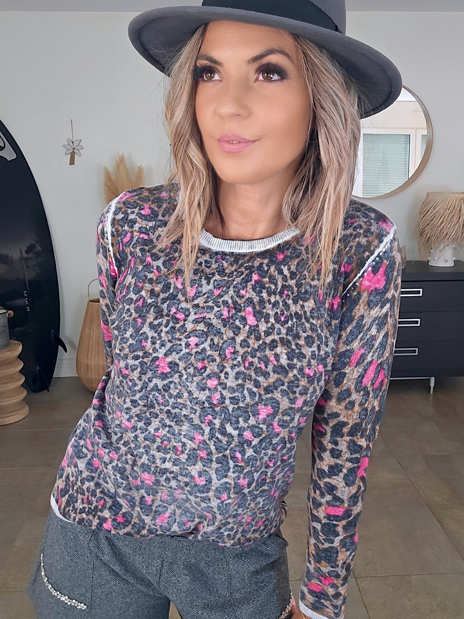Pull léopard rose vif