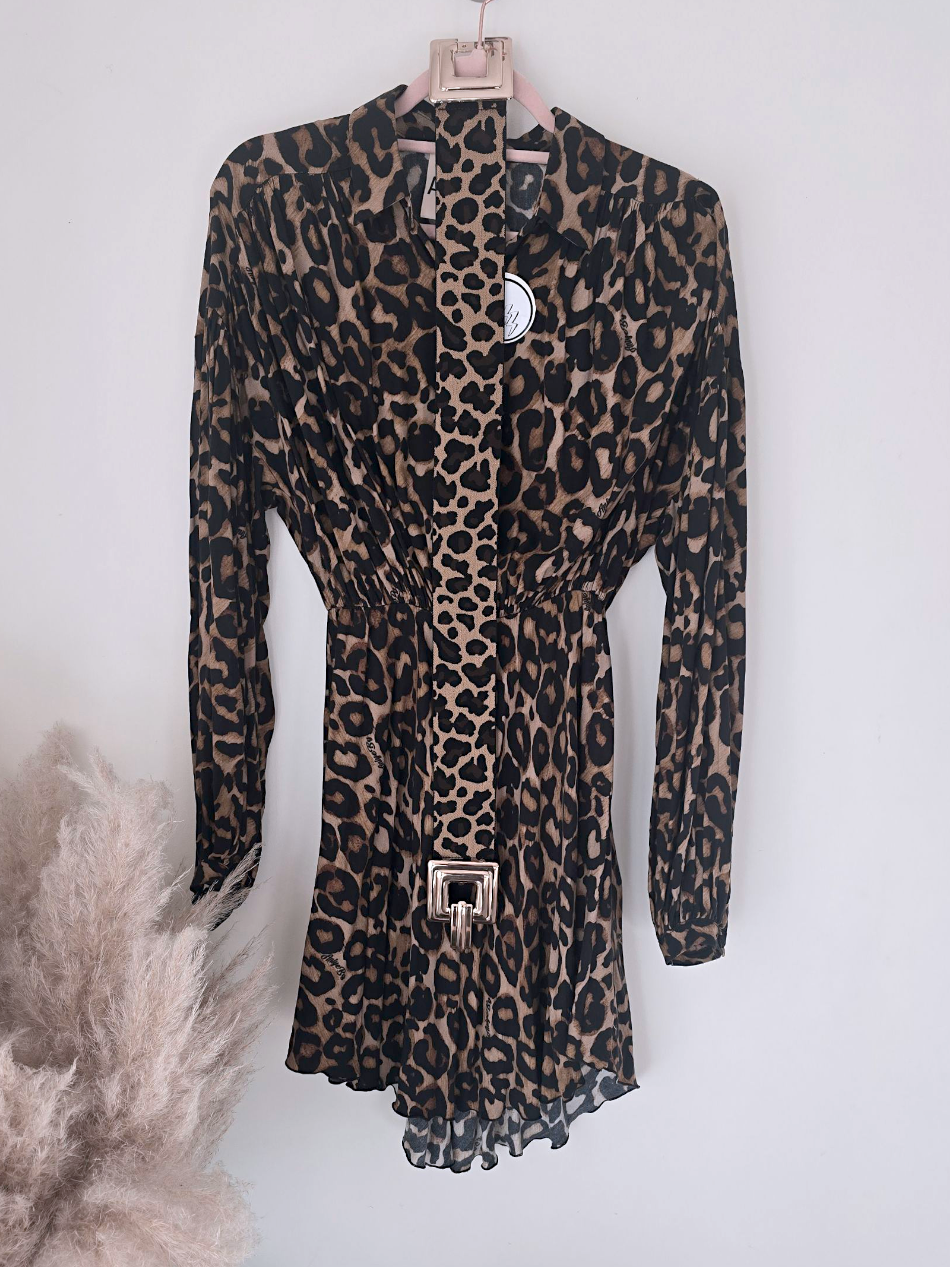 Robe léopard avec ceinture