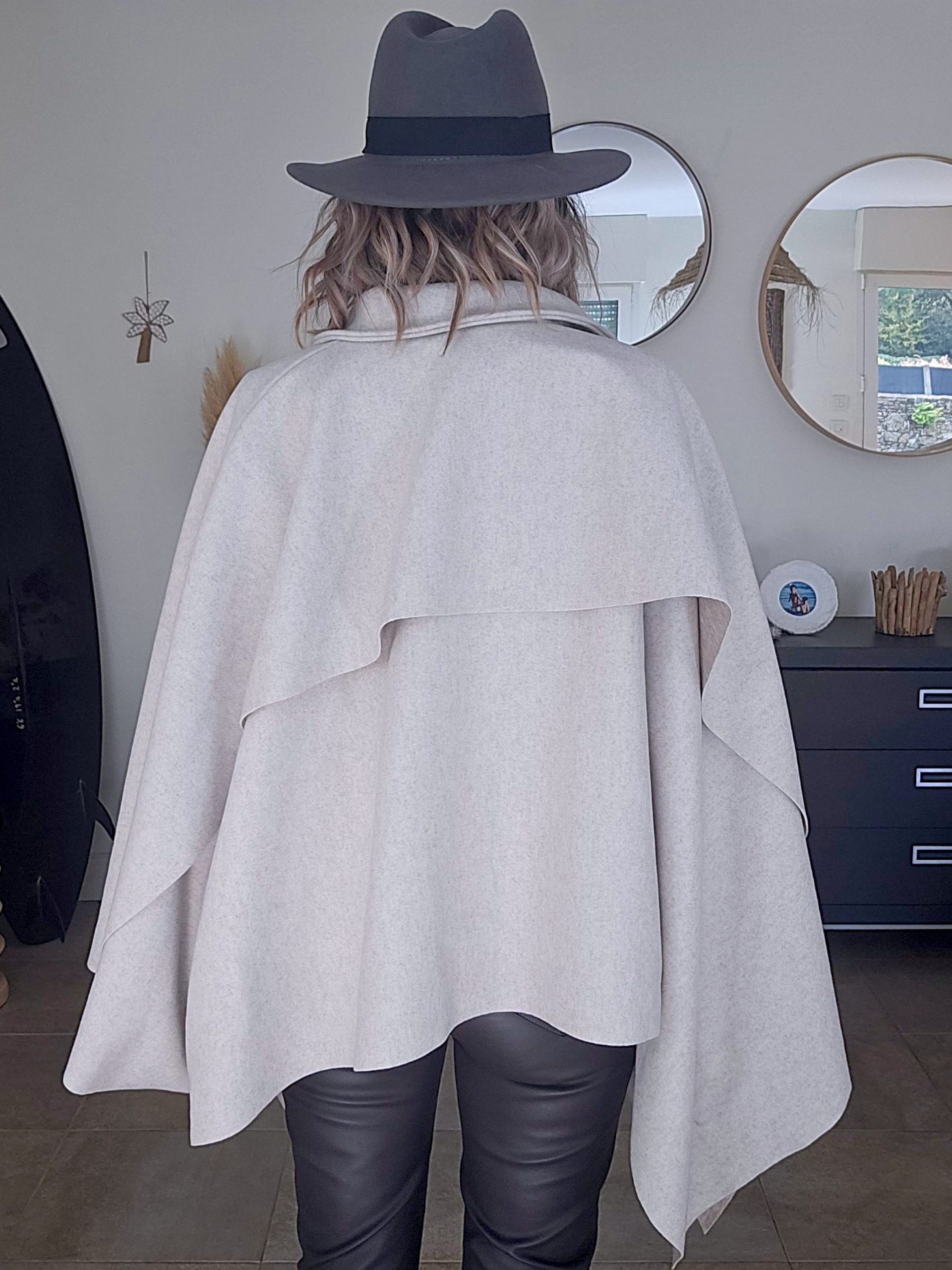 Manteau cape écru chiné
