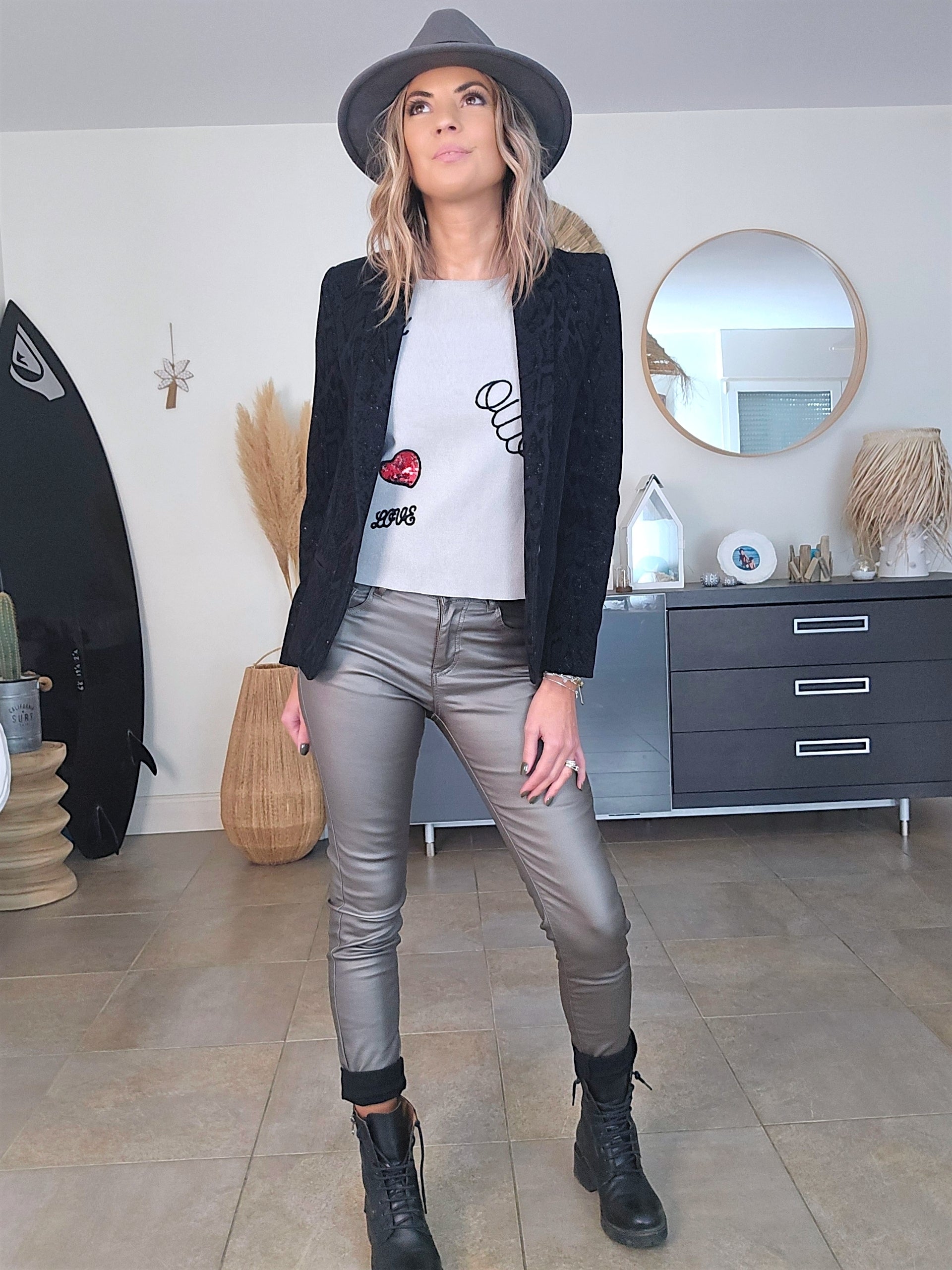 Veste noire velours ras à imprimé python scintillant