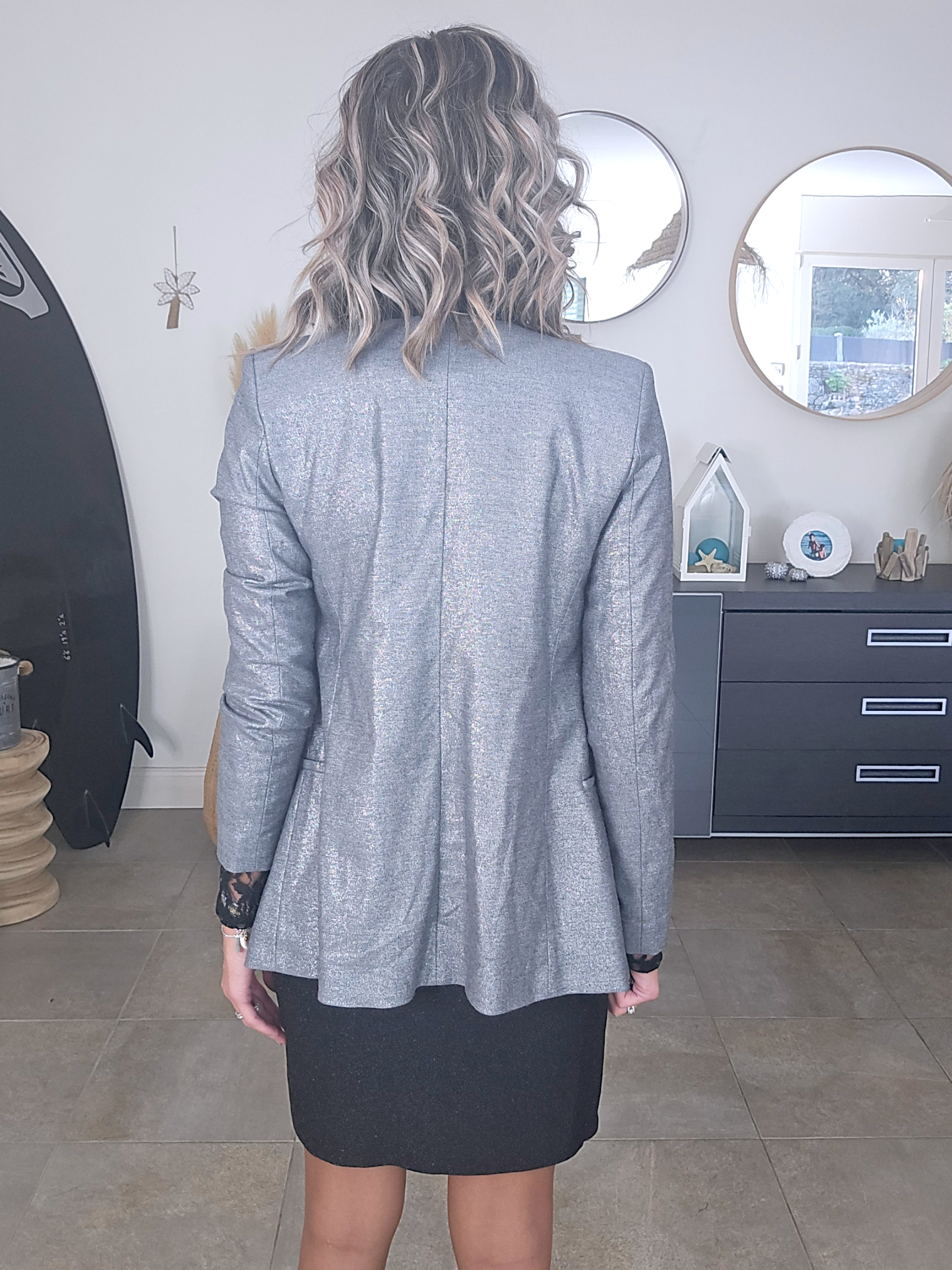 Veste cintrée grise argentée à col noir - 𝐌𝐚𝐫𝐢𝐧𝐚𝟒𝟒𝐟𝐚𝐦𝐢𝐥𝐲