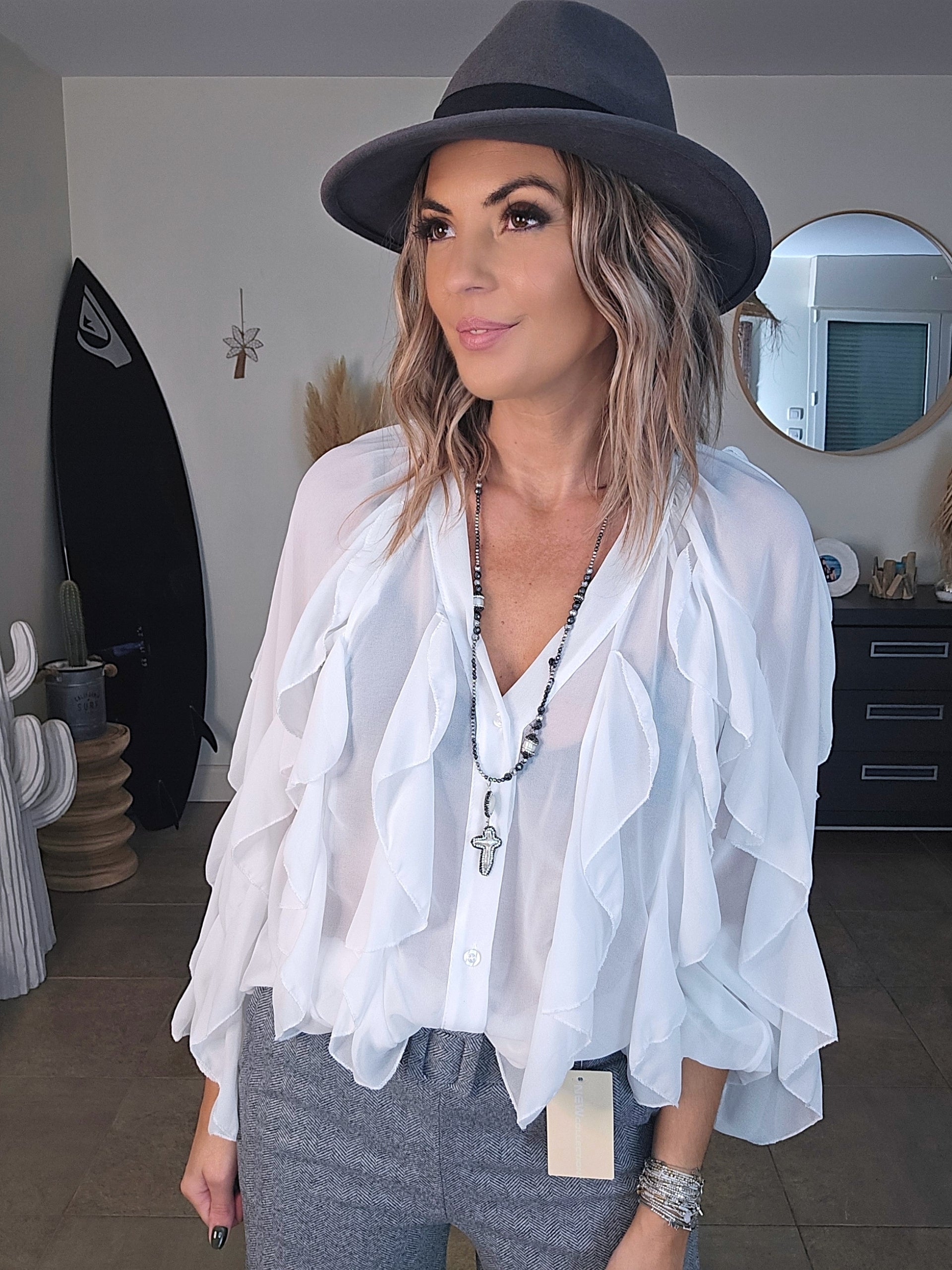 Chemise blanche à volants