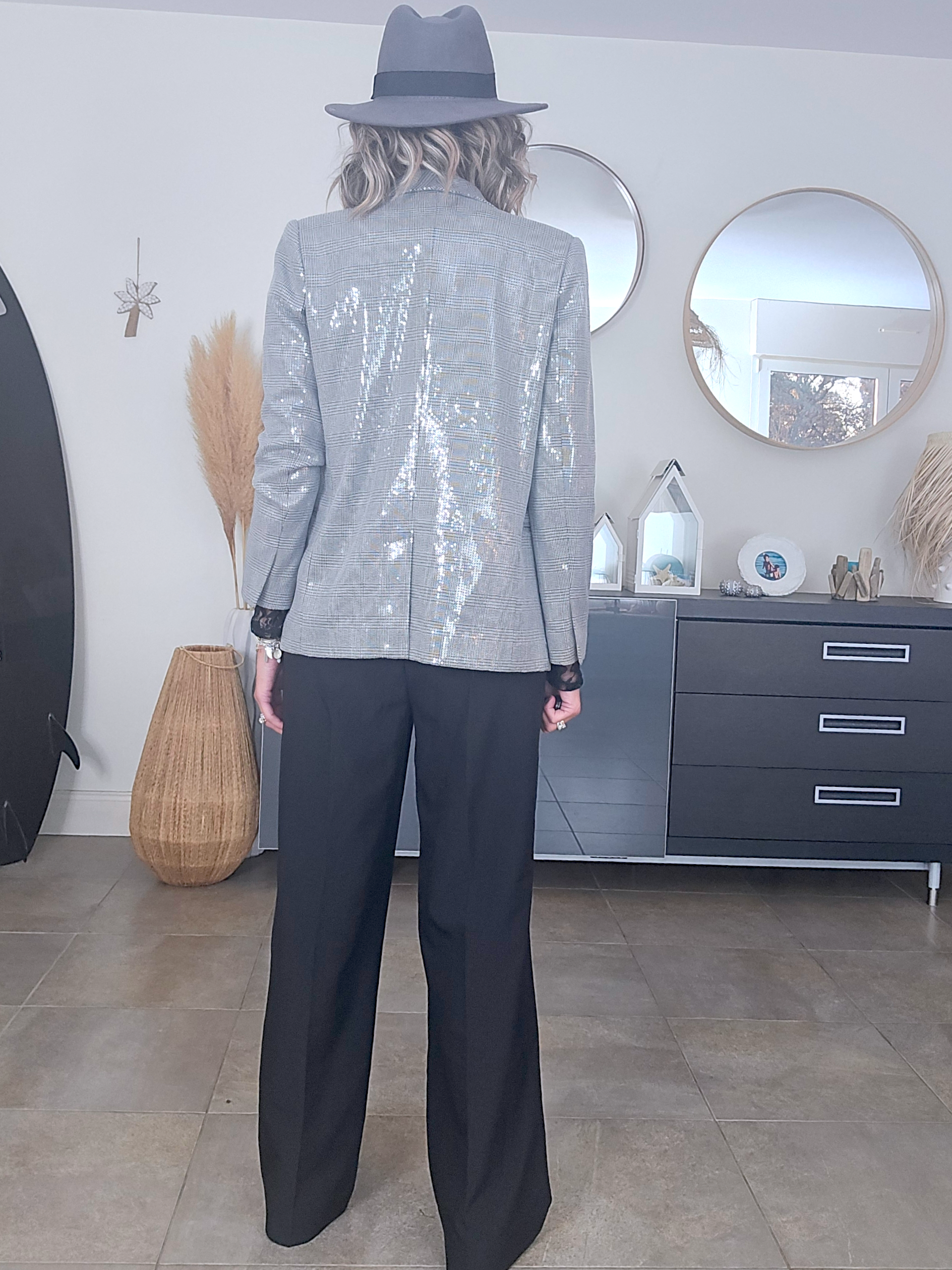 Veste grise à carreaux et sequins - 𝐌𝐚𝐫𝐢𝐧𝐚𝟒𝟒𝐟𝐚𝐦𝐢𝐥𝐲