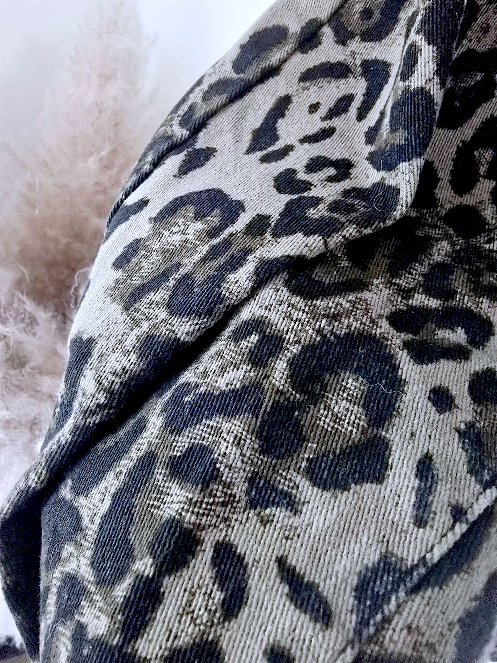 Pantalon jeeging léopard kaki