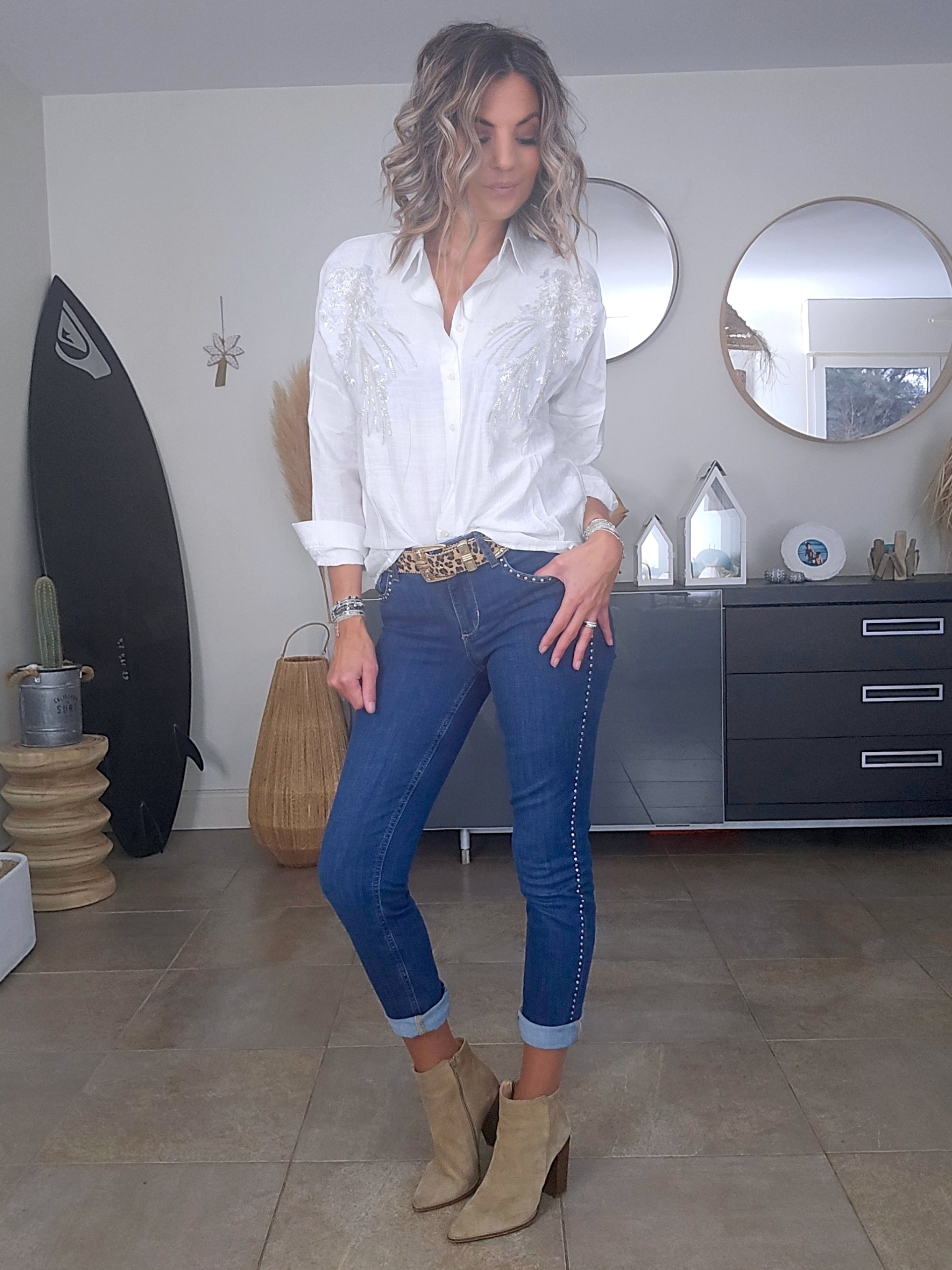 Chemise blanche à perles translucides - 𝐌𝐚𝐫𝐢𝐧𝐚𝟒𝟒𝐟𝐚𝐦𝐢𝐥𝐲