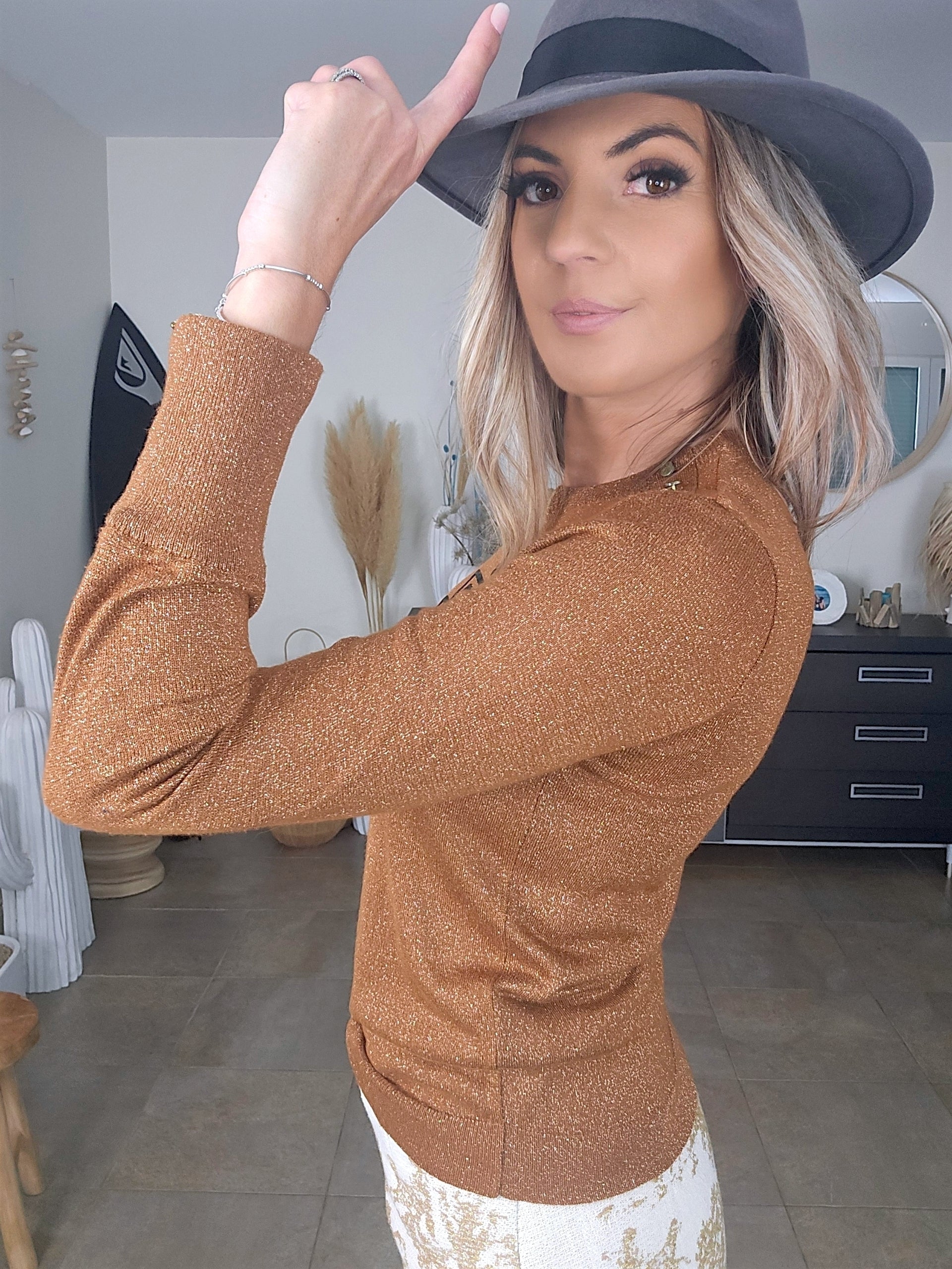 Pull bronze à inscriptions