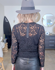 Haut noir en dentelle