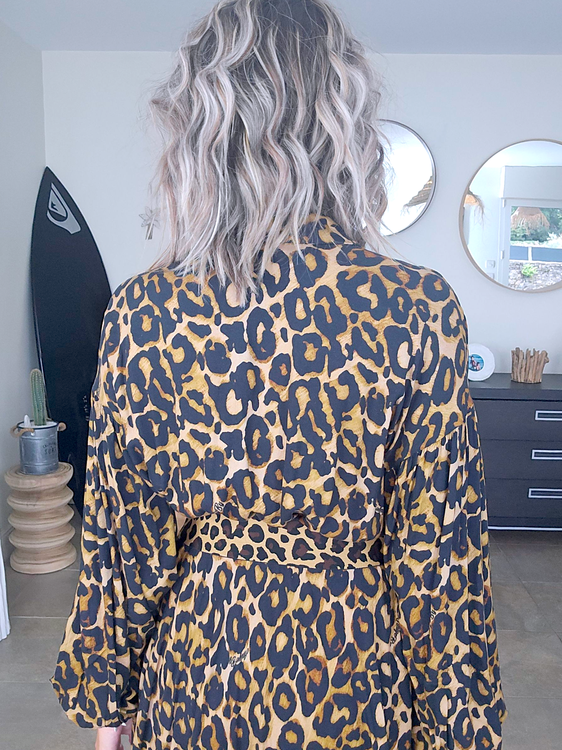 Robe léopard avec ceinture