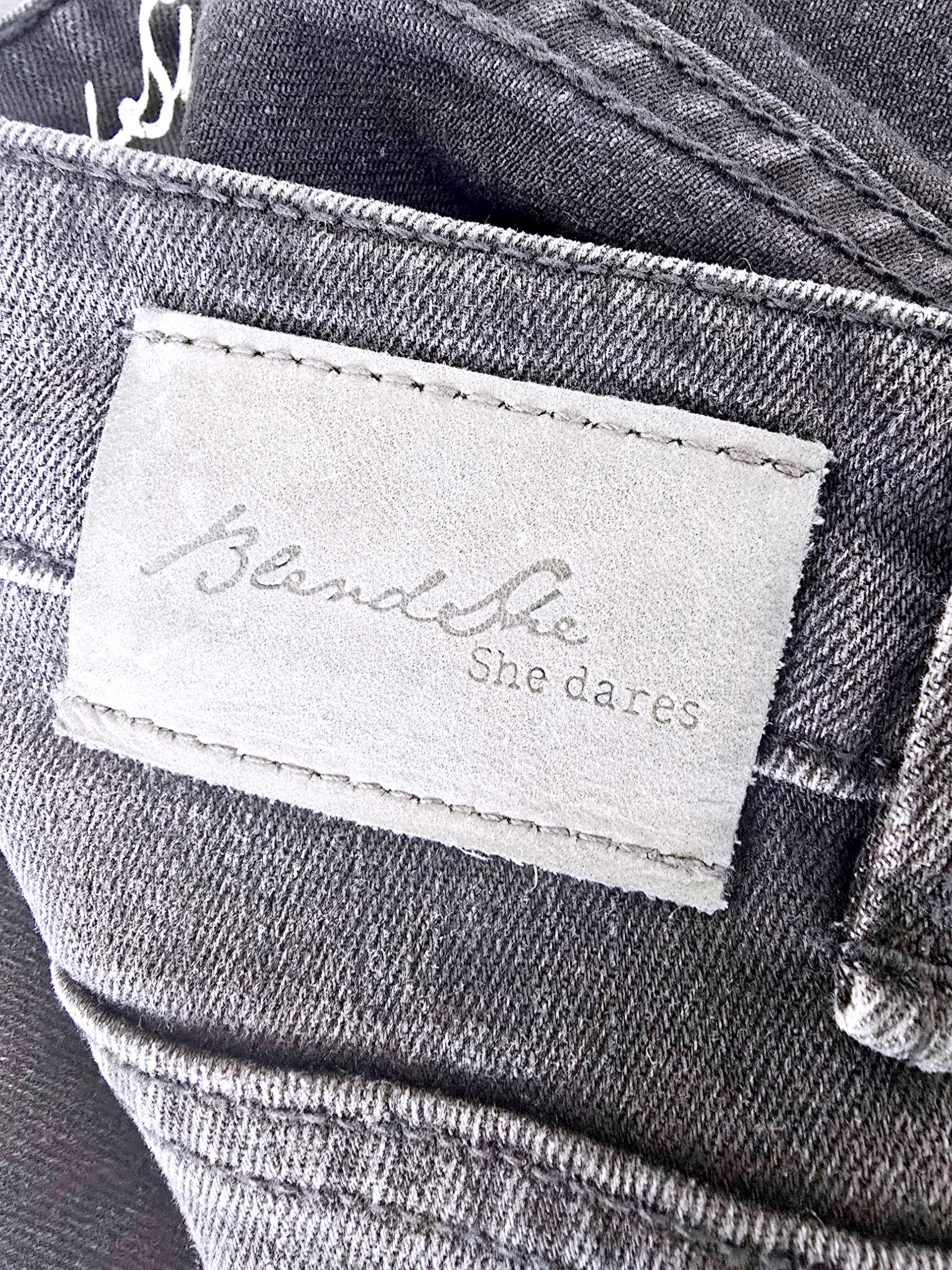 Jean slim noir delavé