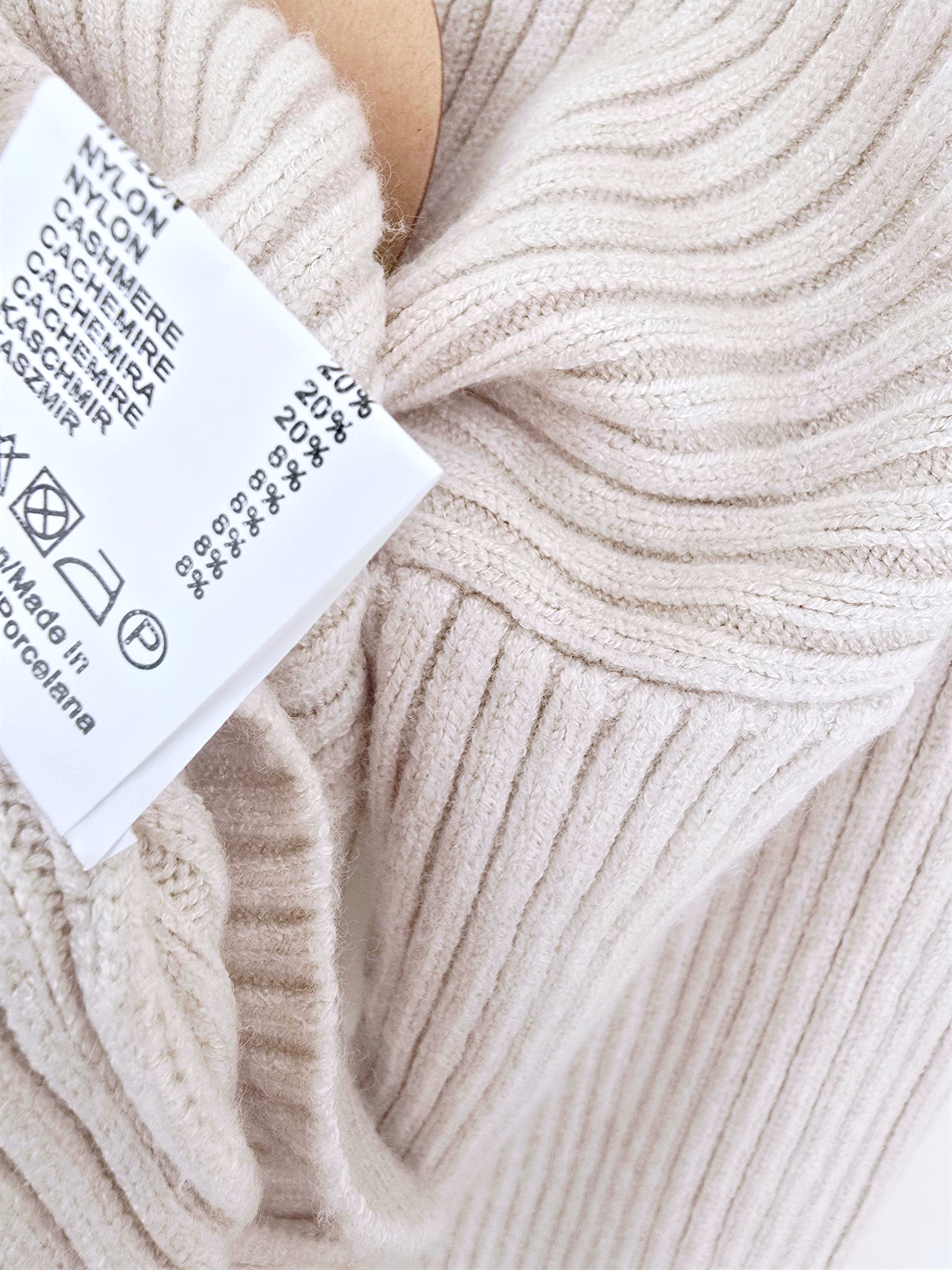 Pull col roulé cachemire beige