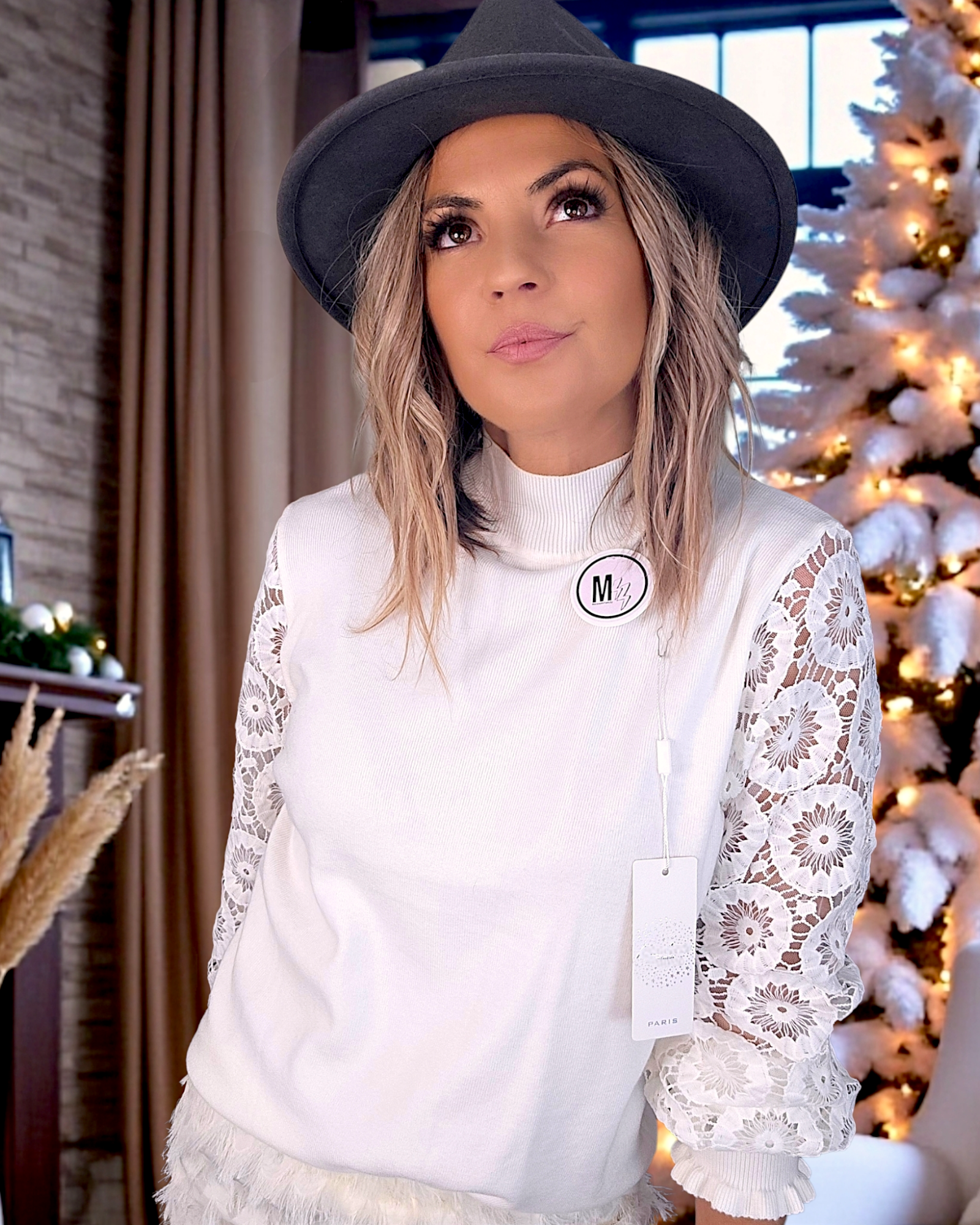 Pull blanc manches ajourées - 𝐌𝐚𝐫𝐢𝐧𝐚𝟒𝟒𝐟𝐚𝐦𝐢𝐥𝐲