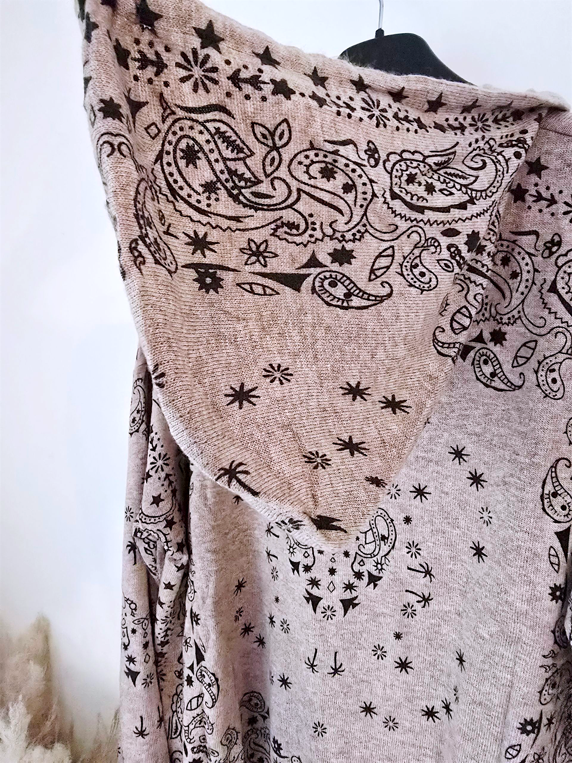 Pull capuche beige marron