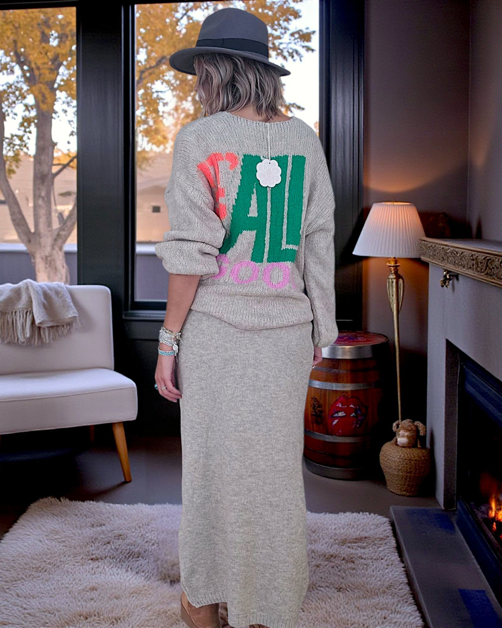 Pull beige smiley rose