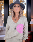 Pull beige smiley rose