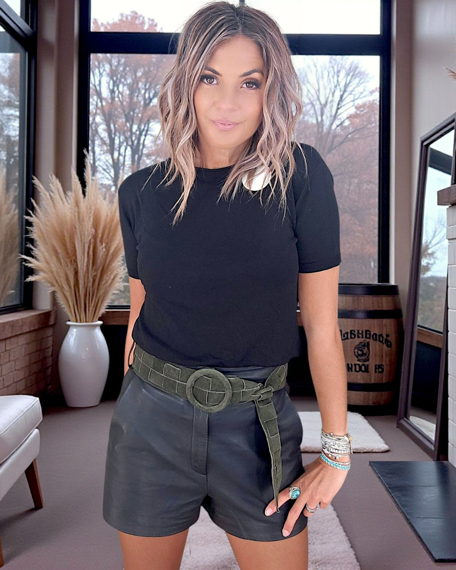 Short taille haute en cuir noir