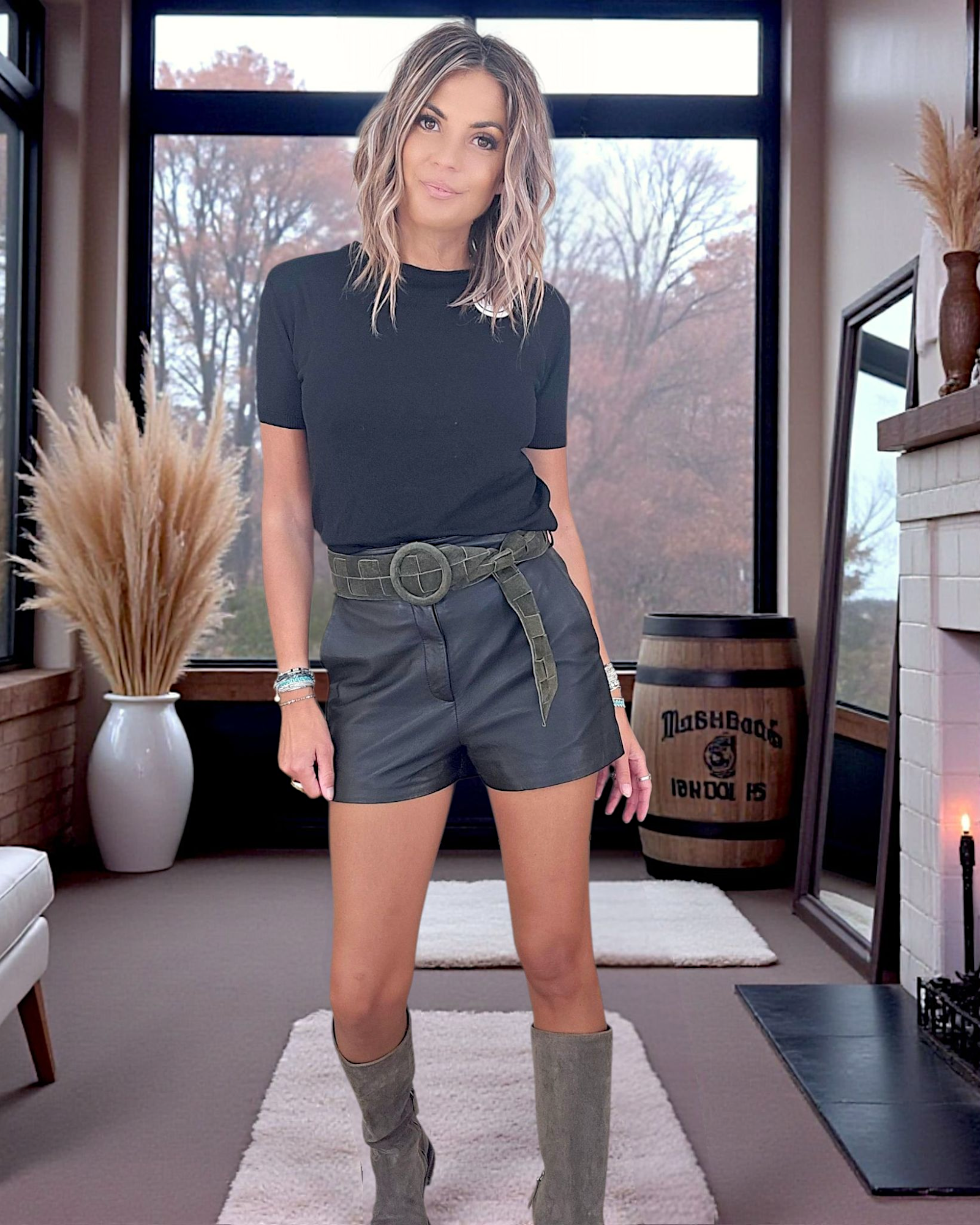 Short taille haute en cuir noir