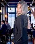 Veste cintrée noire cloutée