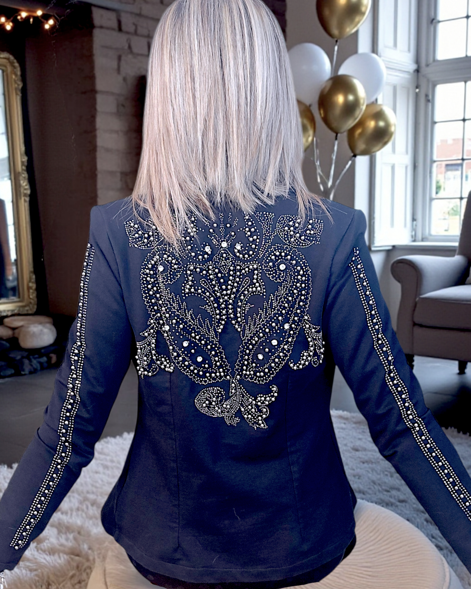 Veste cintrée noire cloutée