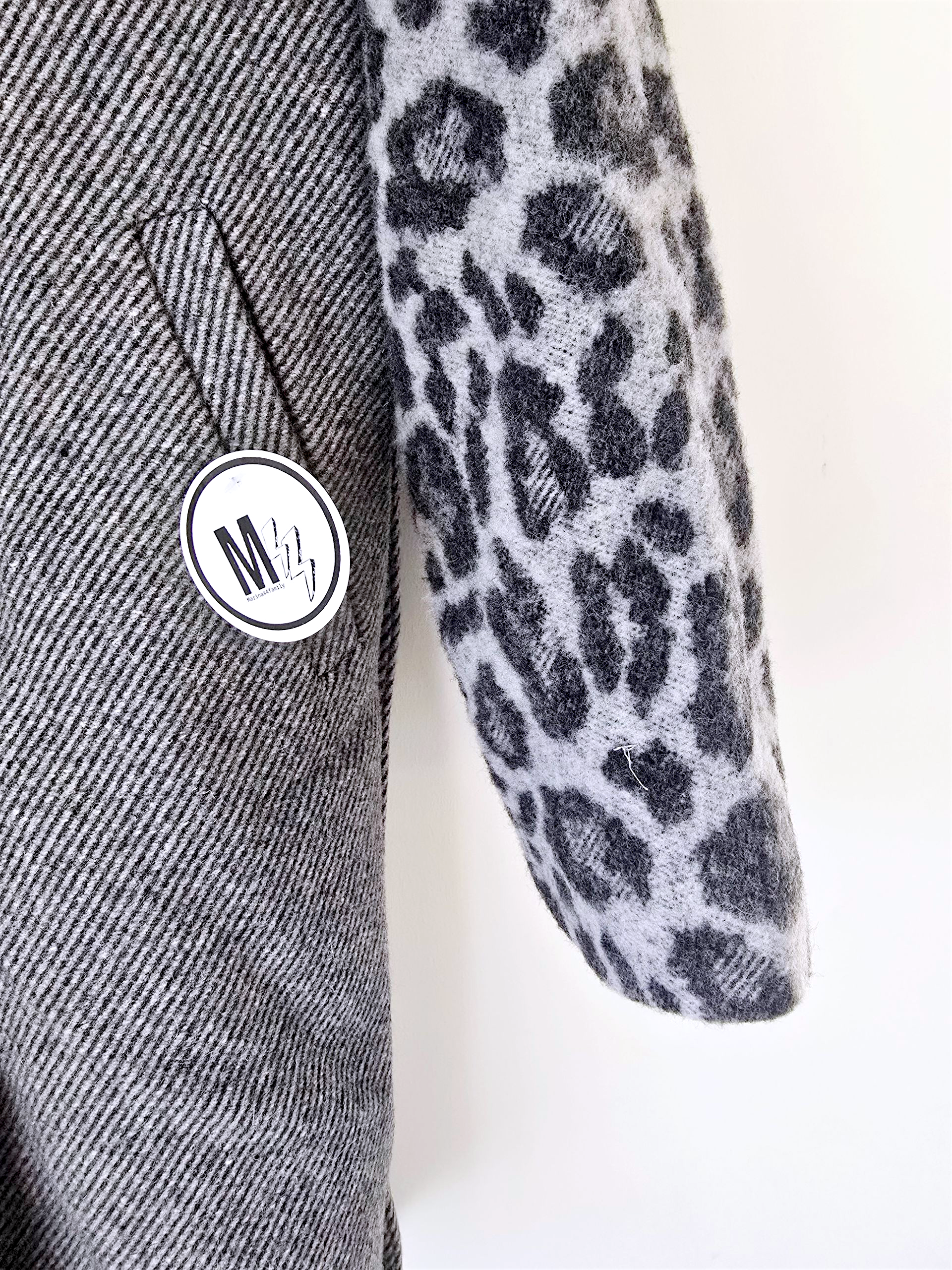 Manteau chevron et léopard gris
