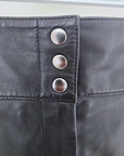 Short taille haute en cuir noir