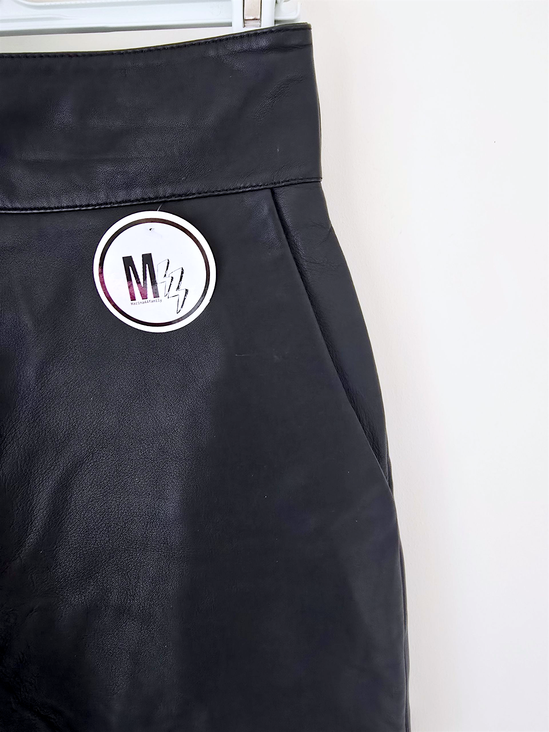 Short taille haute en cuir noir