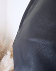 Short taille haute en cuir noir