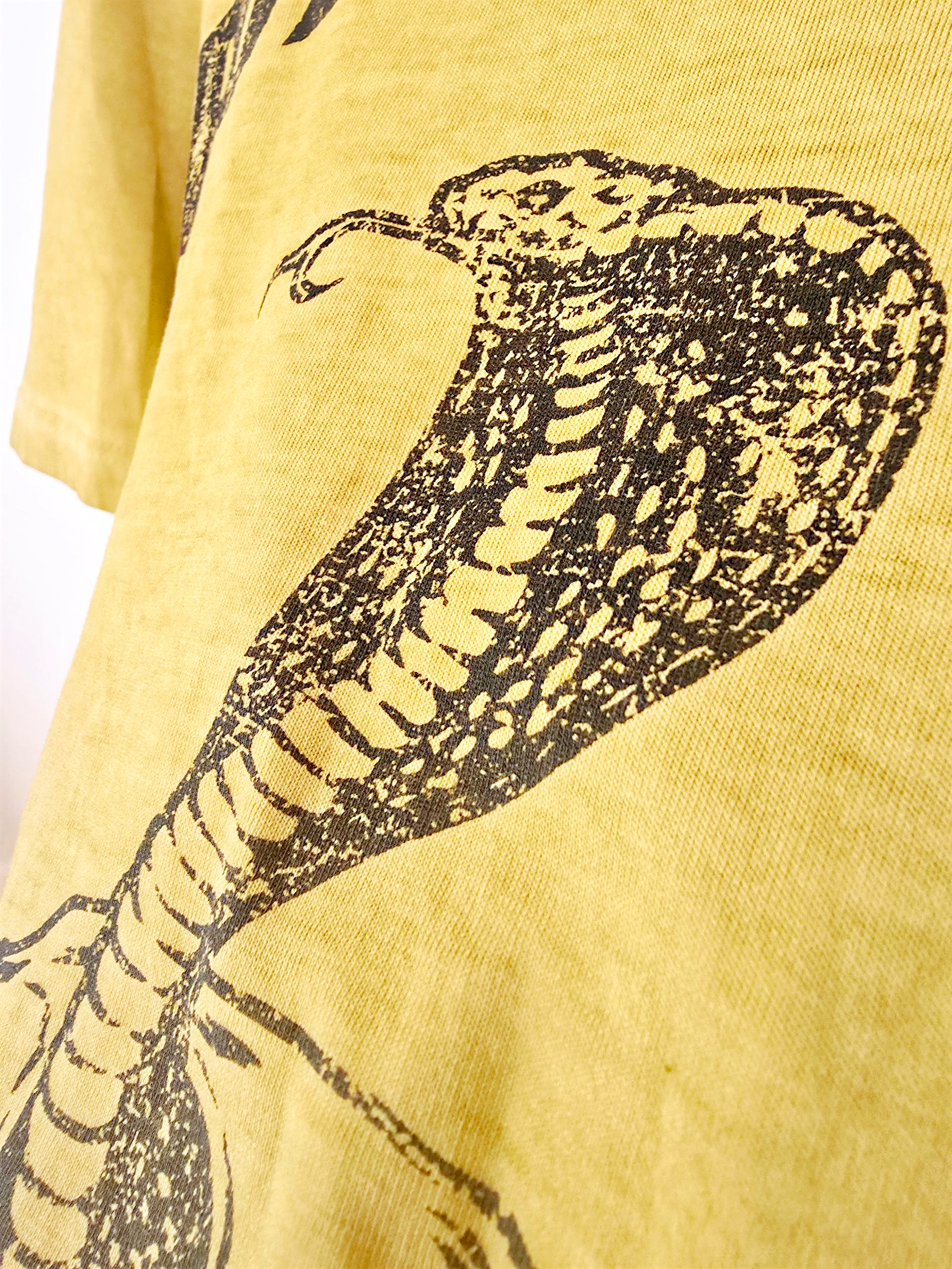 T-shirt poisonous jaune moutarde - 𝐌𝐚𝐫𝐢𝐧𝐚𝟒𝟒𝐟𝐚𝐦𝐢𝐥𝐲