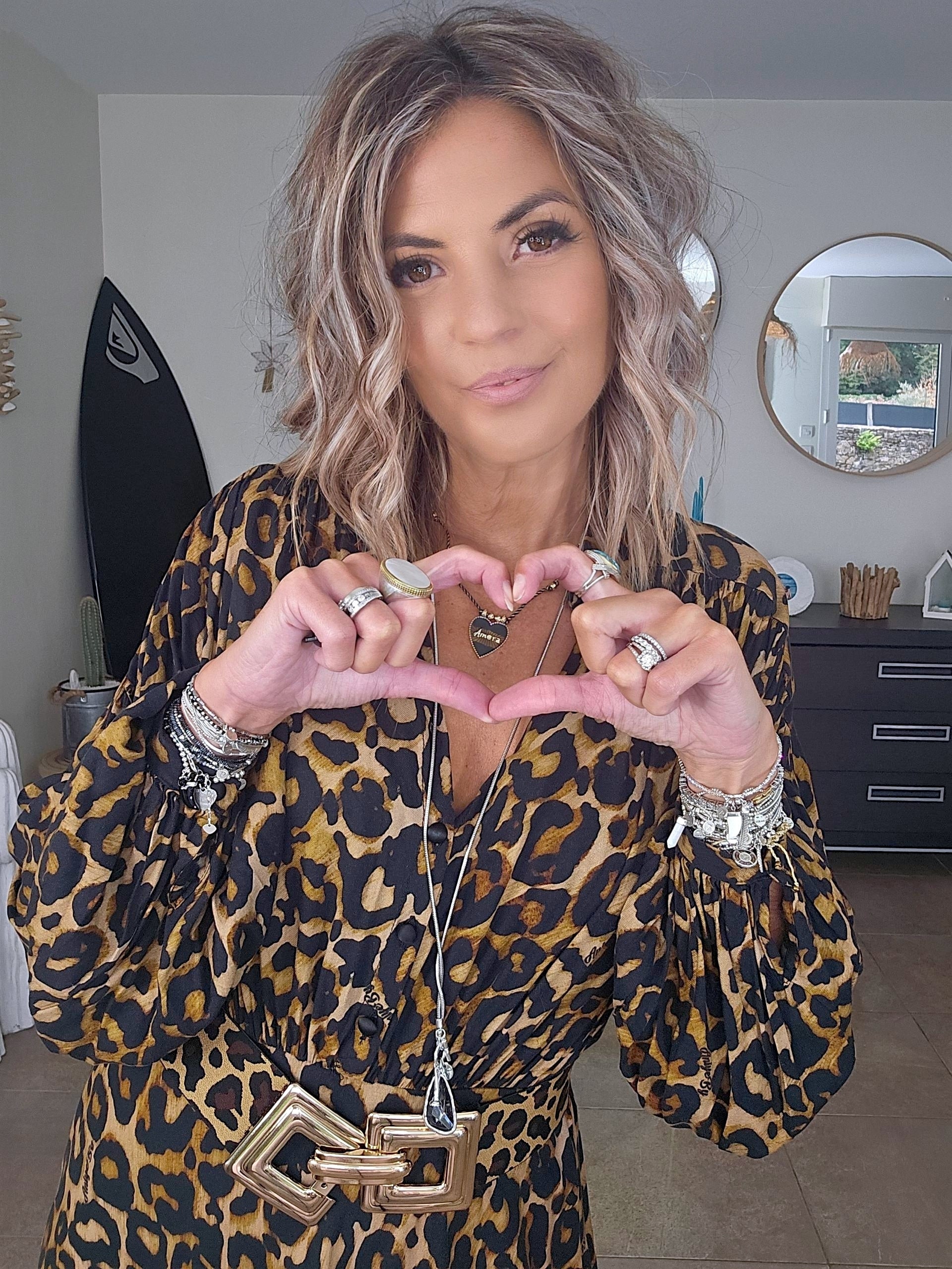 Robe léopard avec ceinture