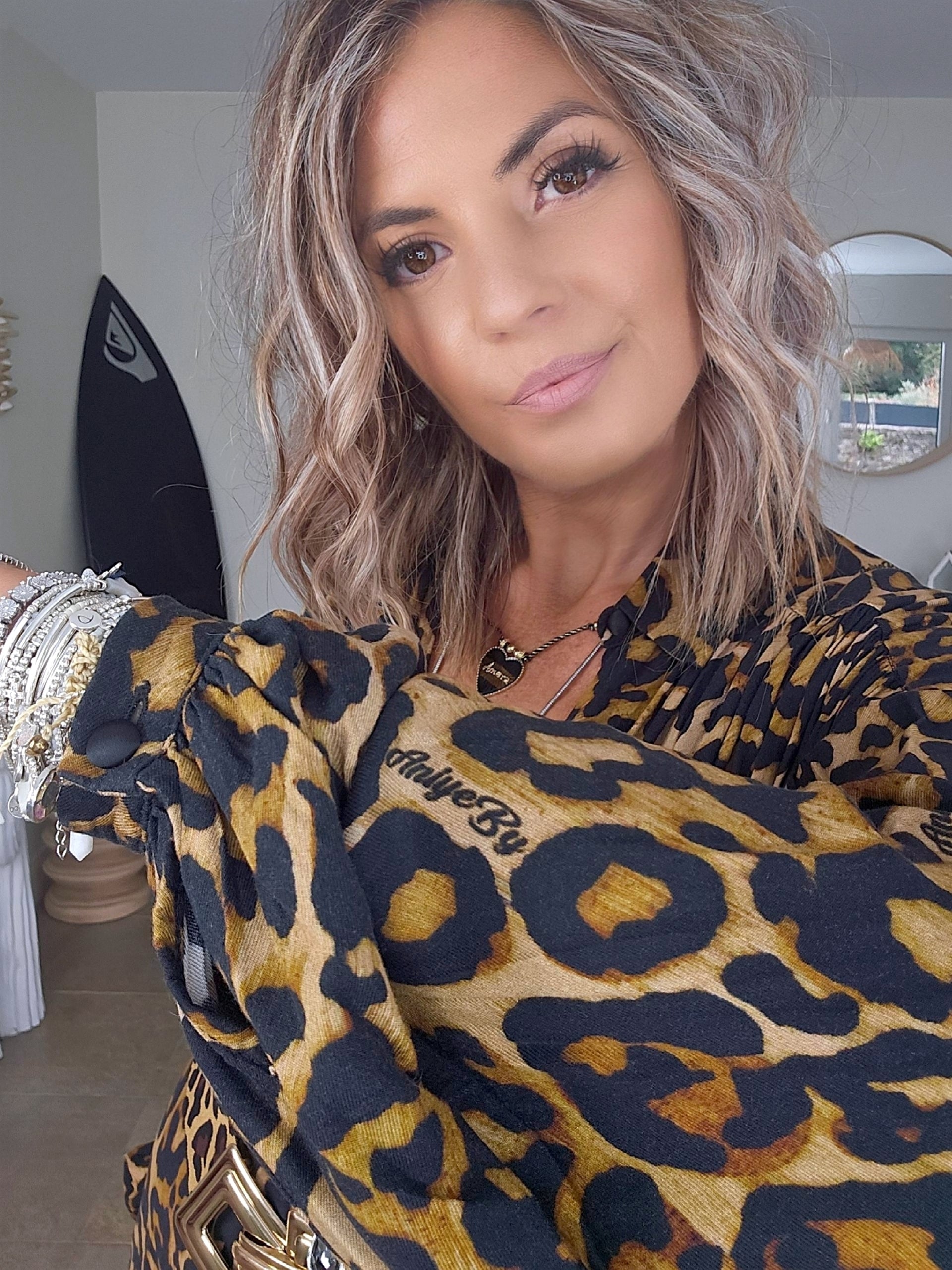 Robe léopard avec ceinture