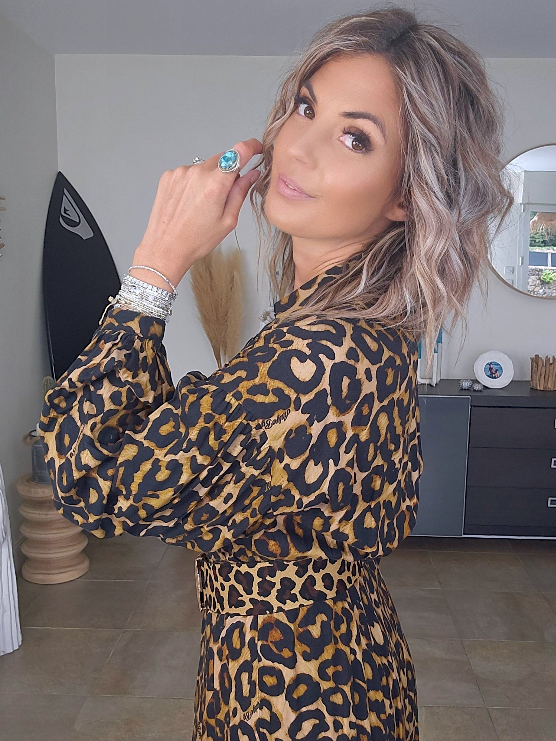 Robe léopard avec ceinture