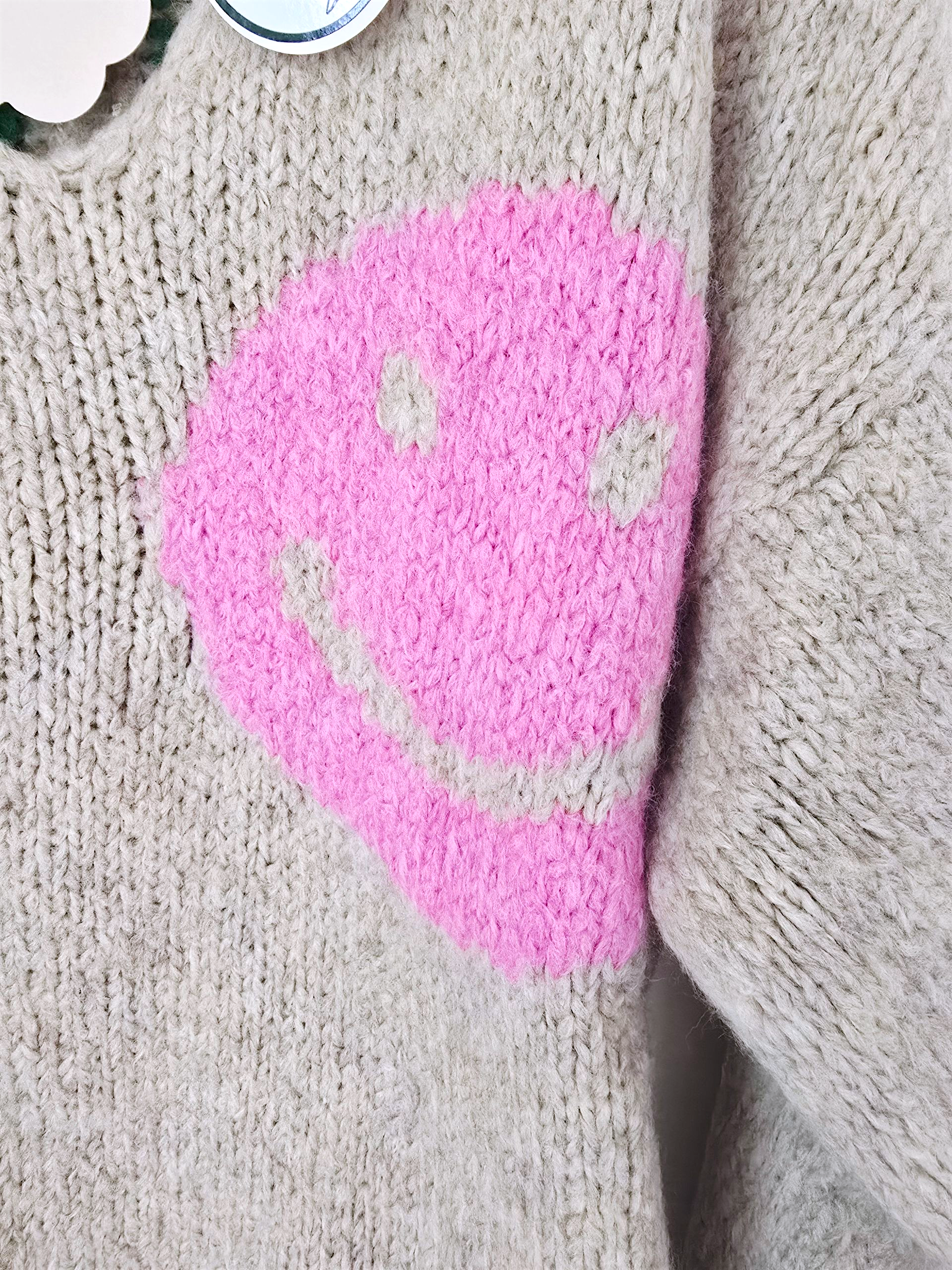 Pull beige smiley rose