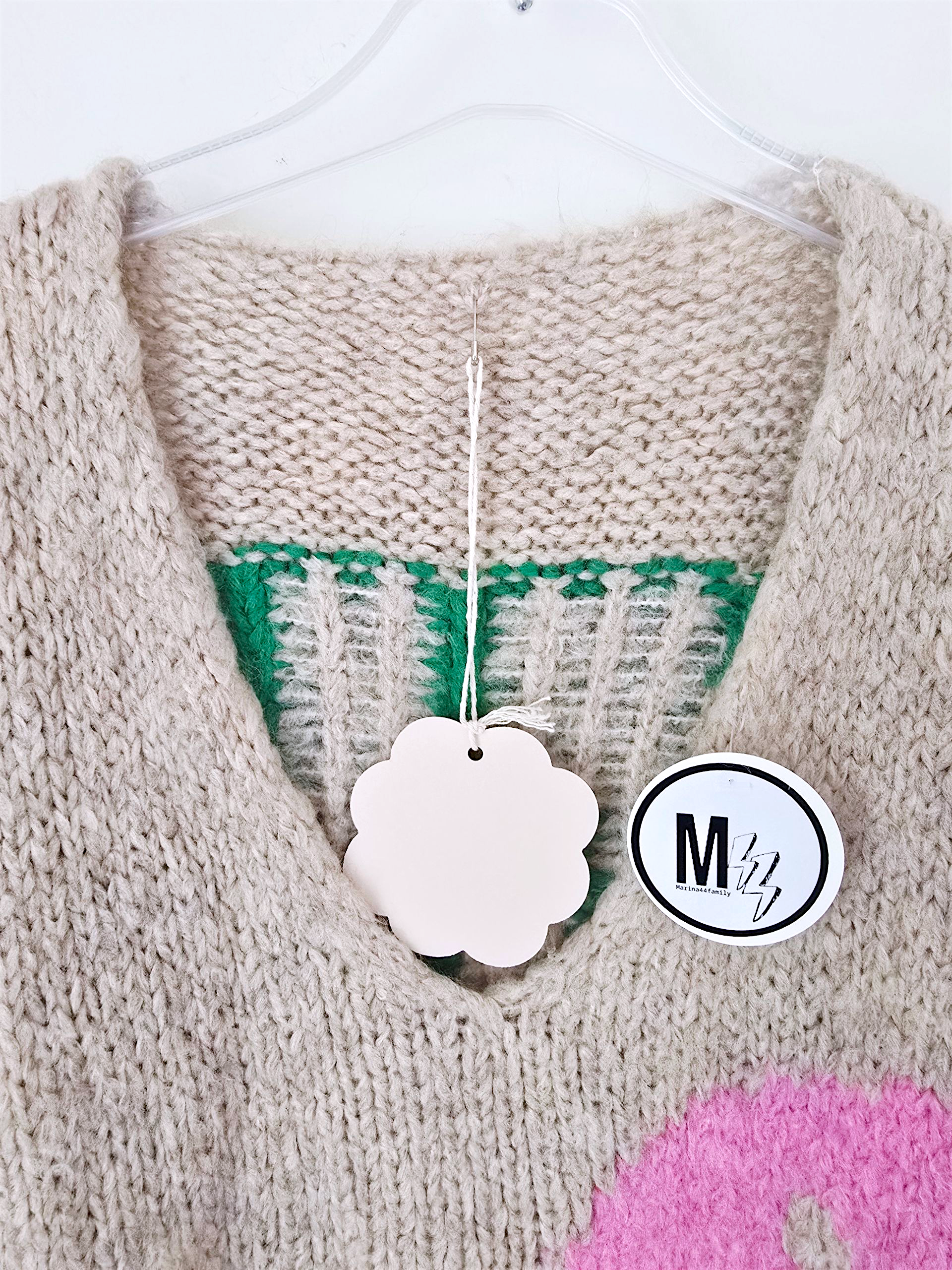 Pull beige smiley rose