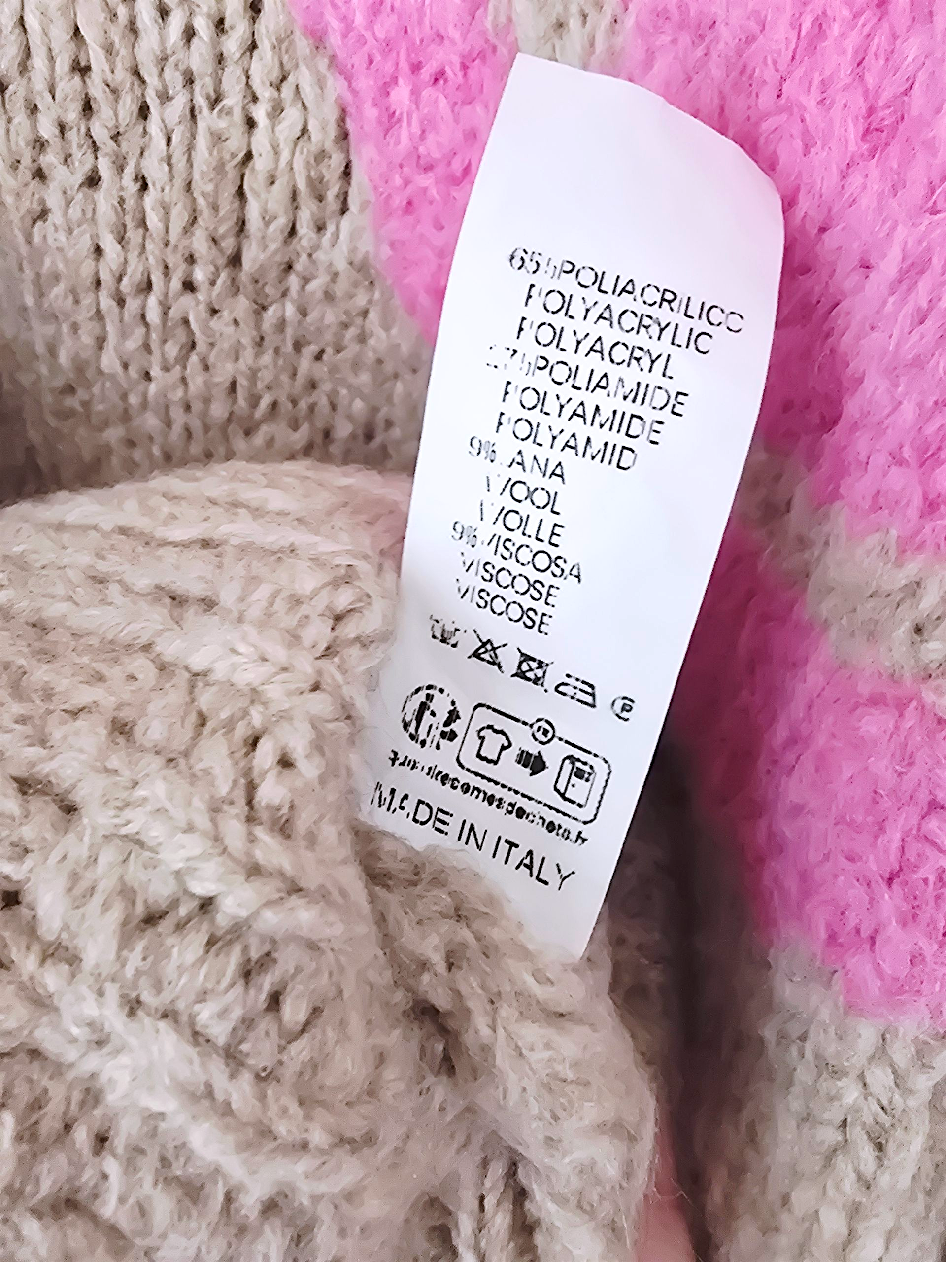 Pull beige smiley rose