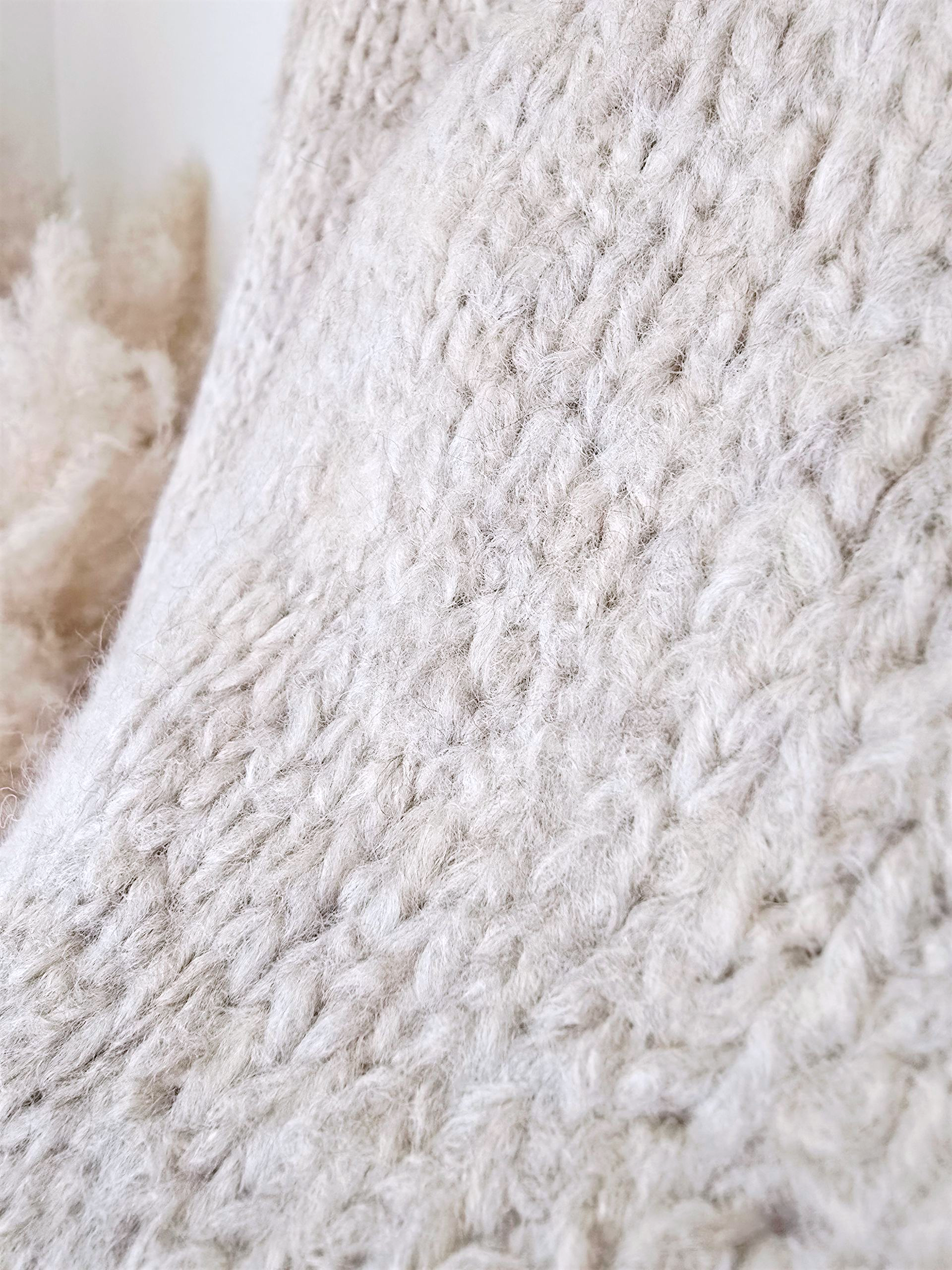 Pull beige smiley rose