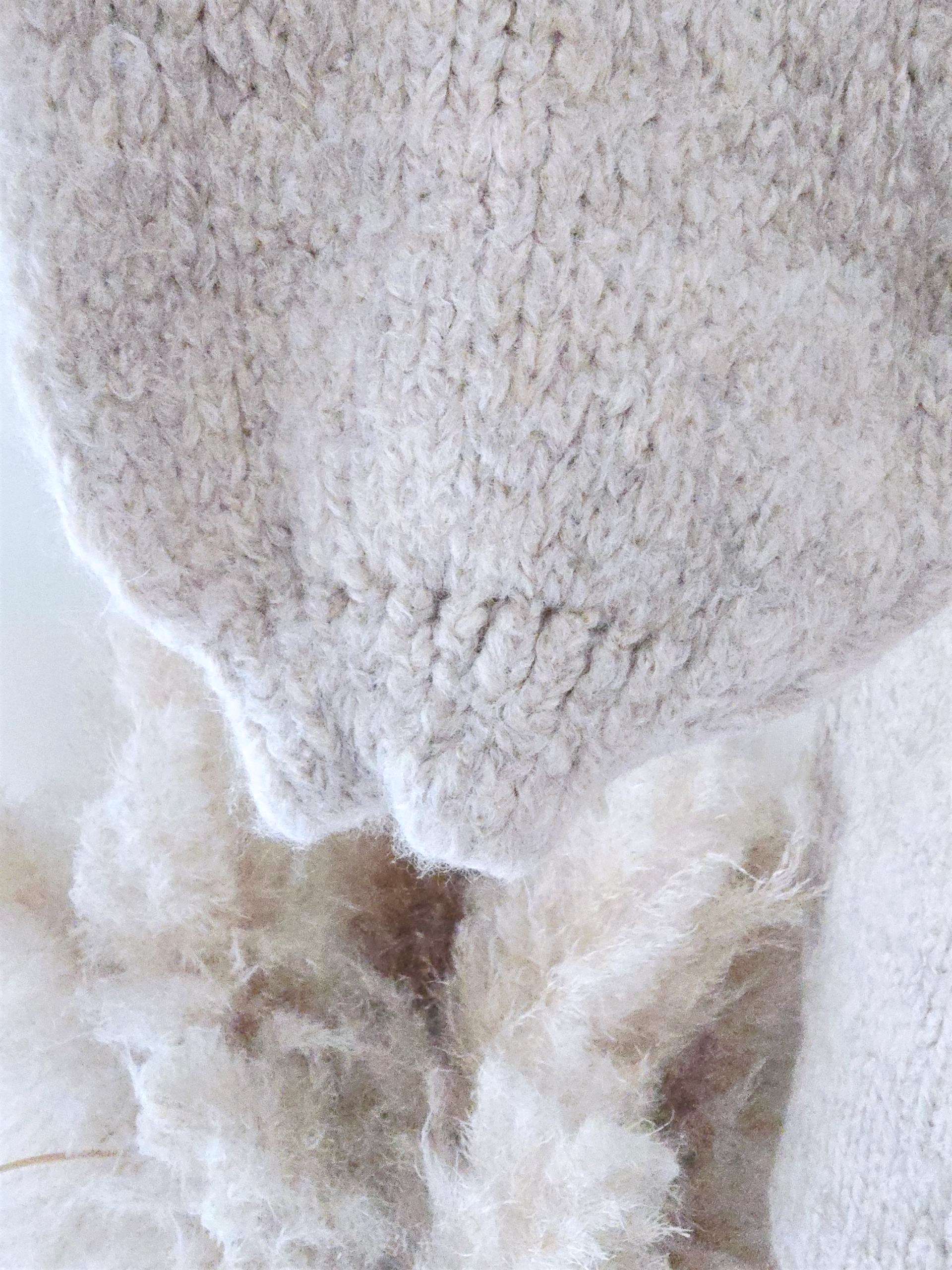 Pull beige smiley rose