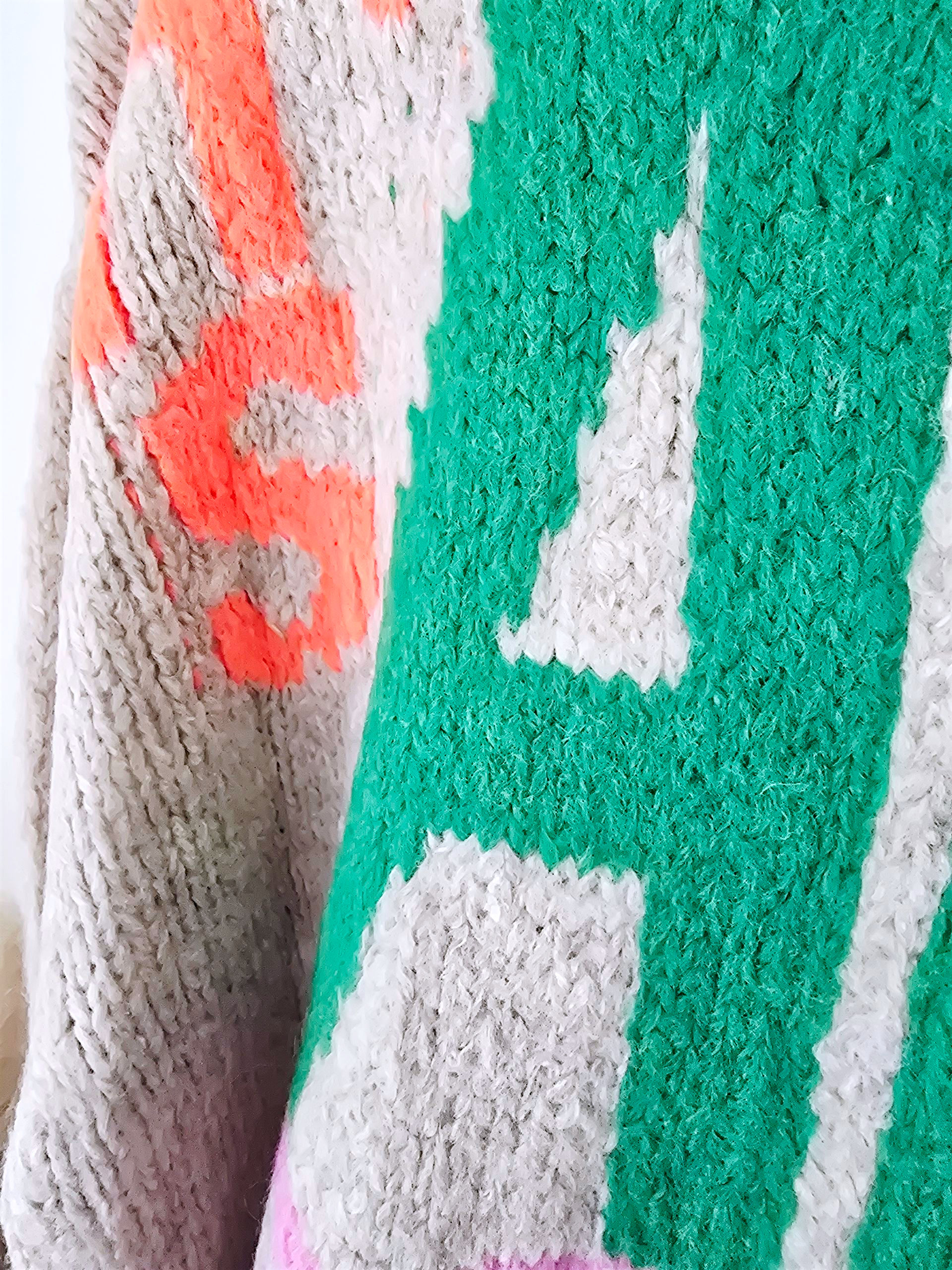 Pull beige smiley rose