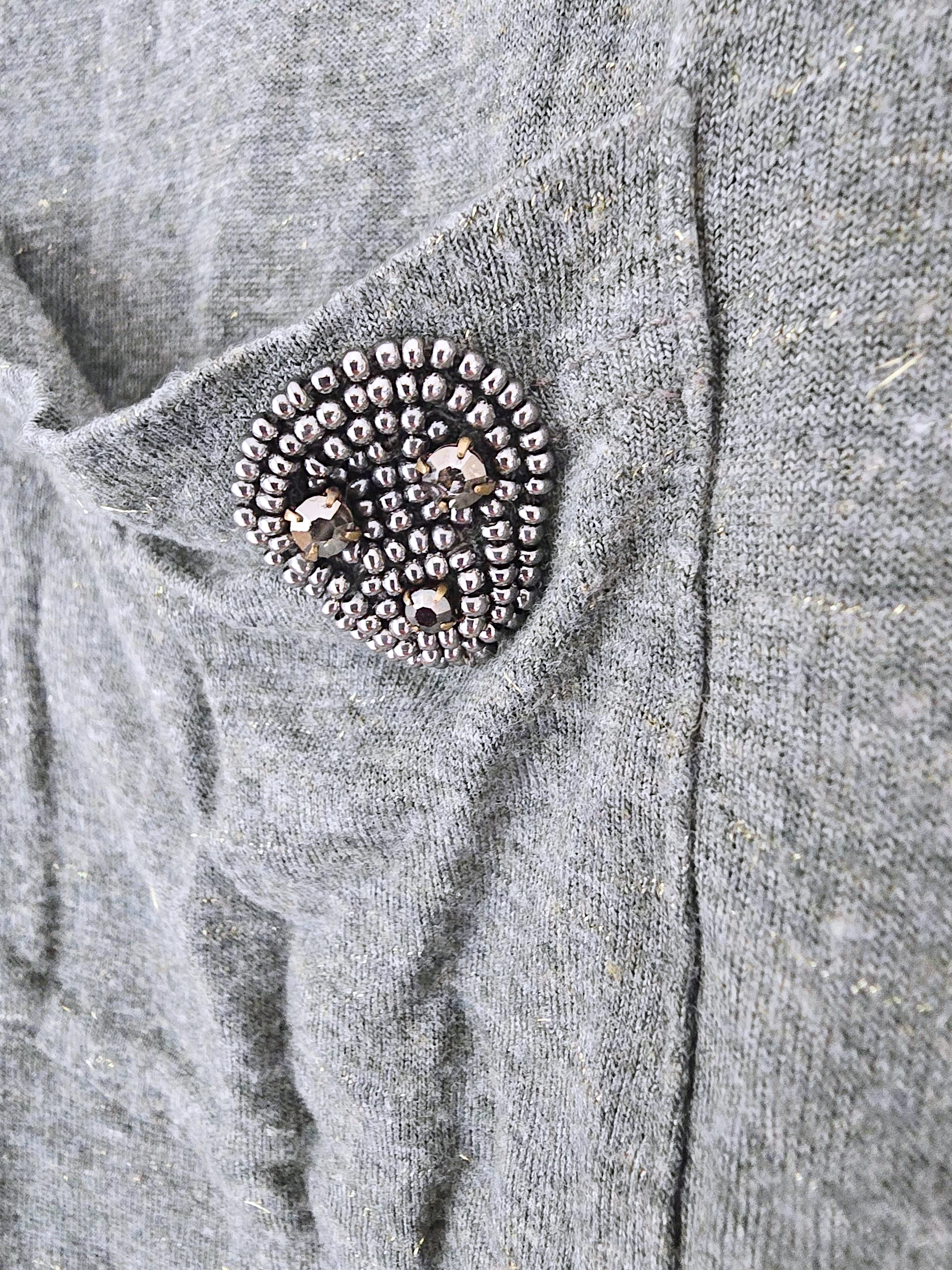 Tee-shirt kaki perles bijoux