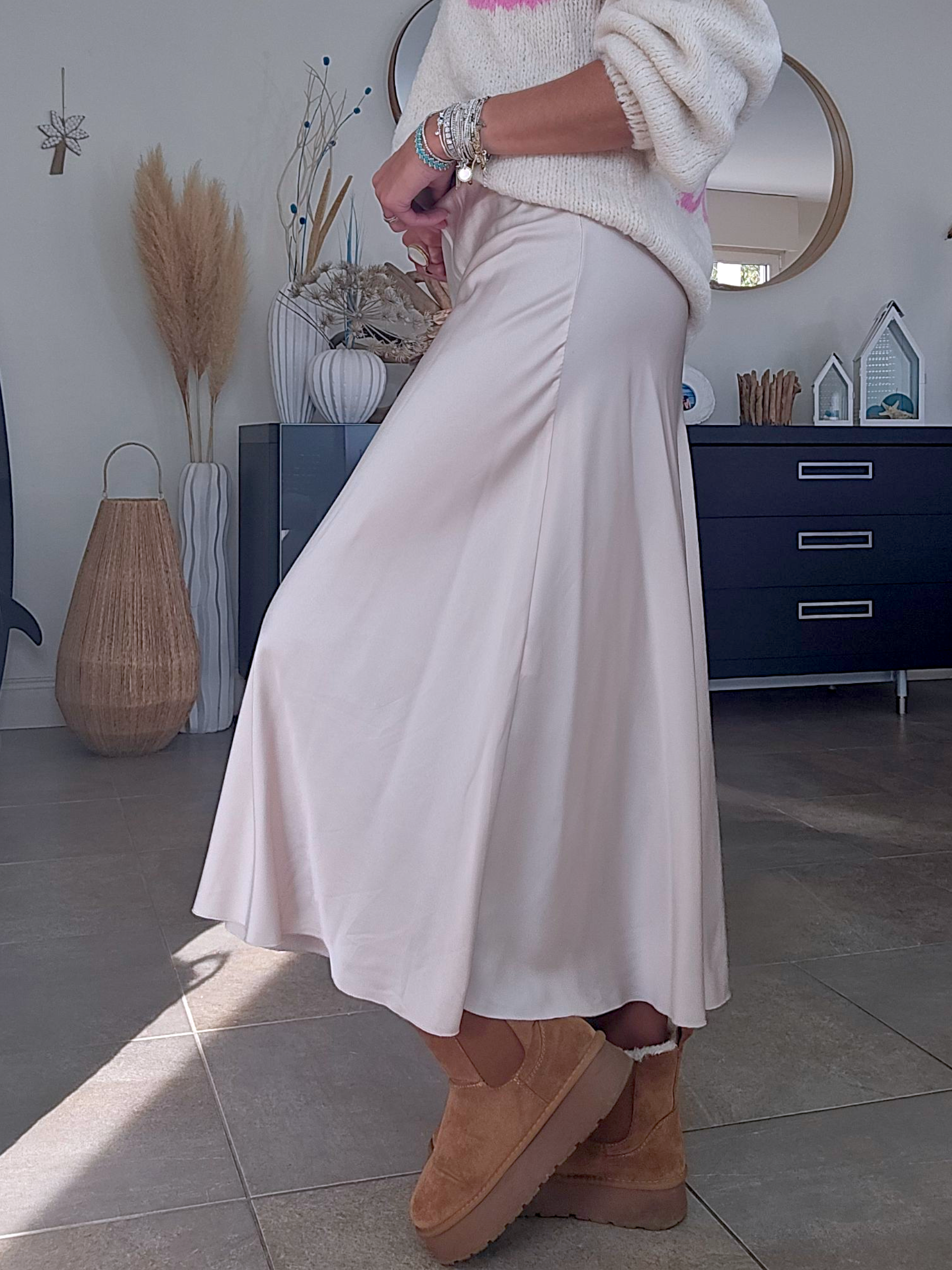 Jupe beige satinée