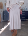 Jupe beige satinée