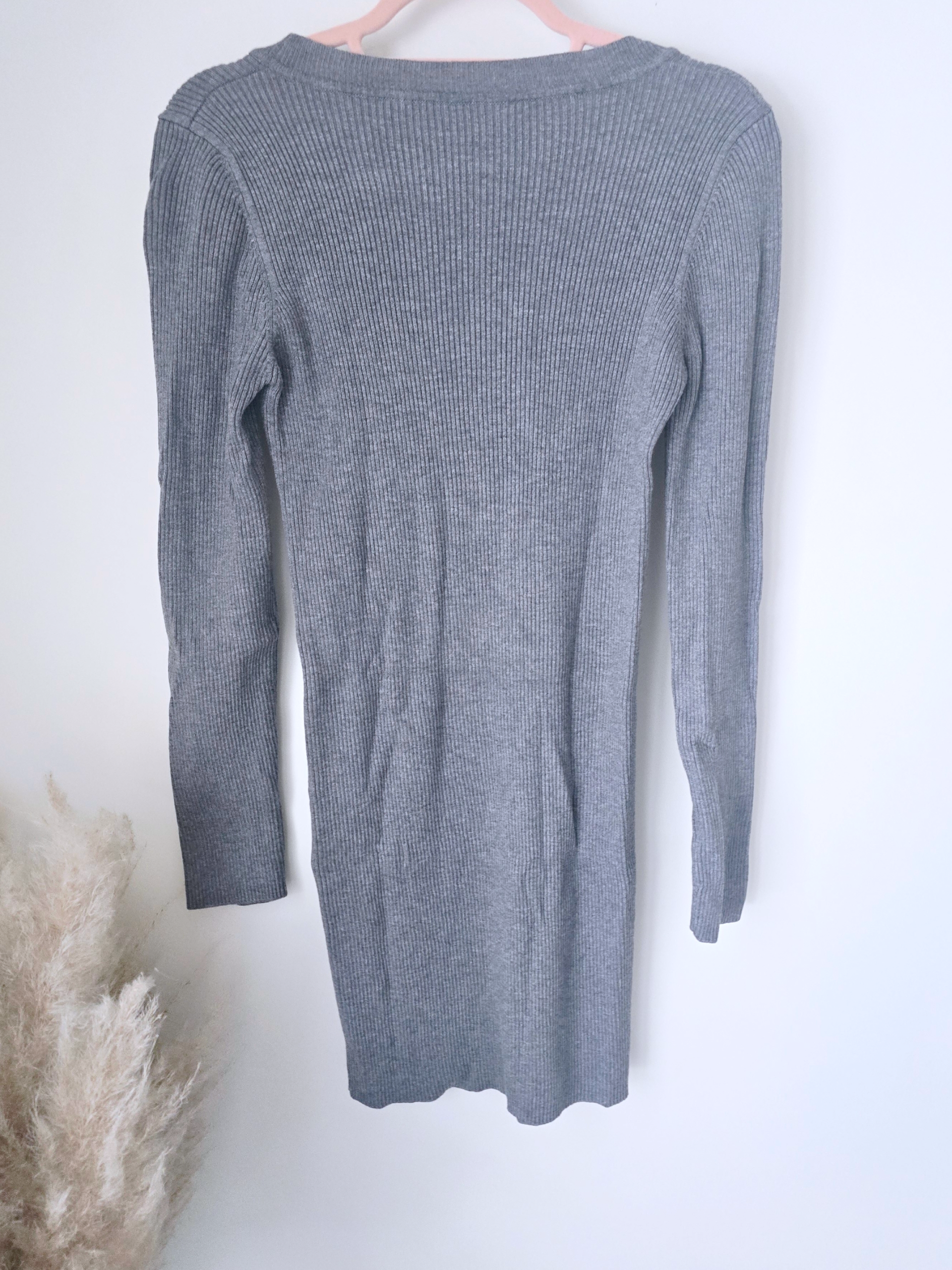 Robe grise à maille côtelée