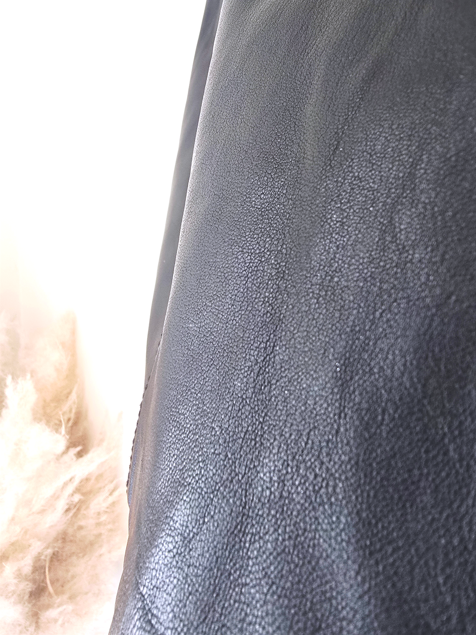 Jupe noire 100% cuir agneau.