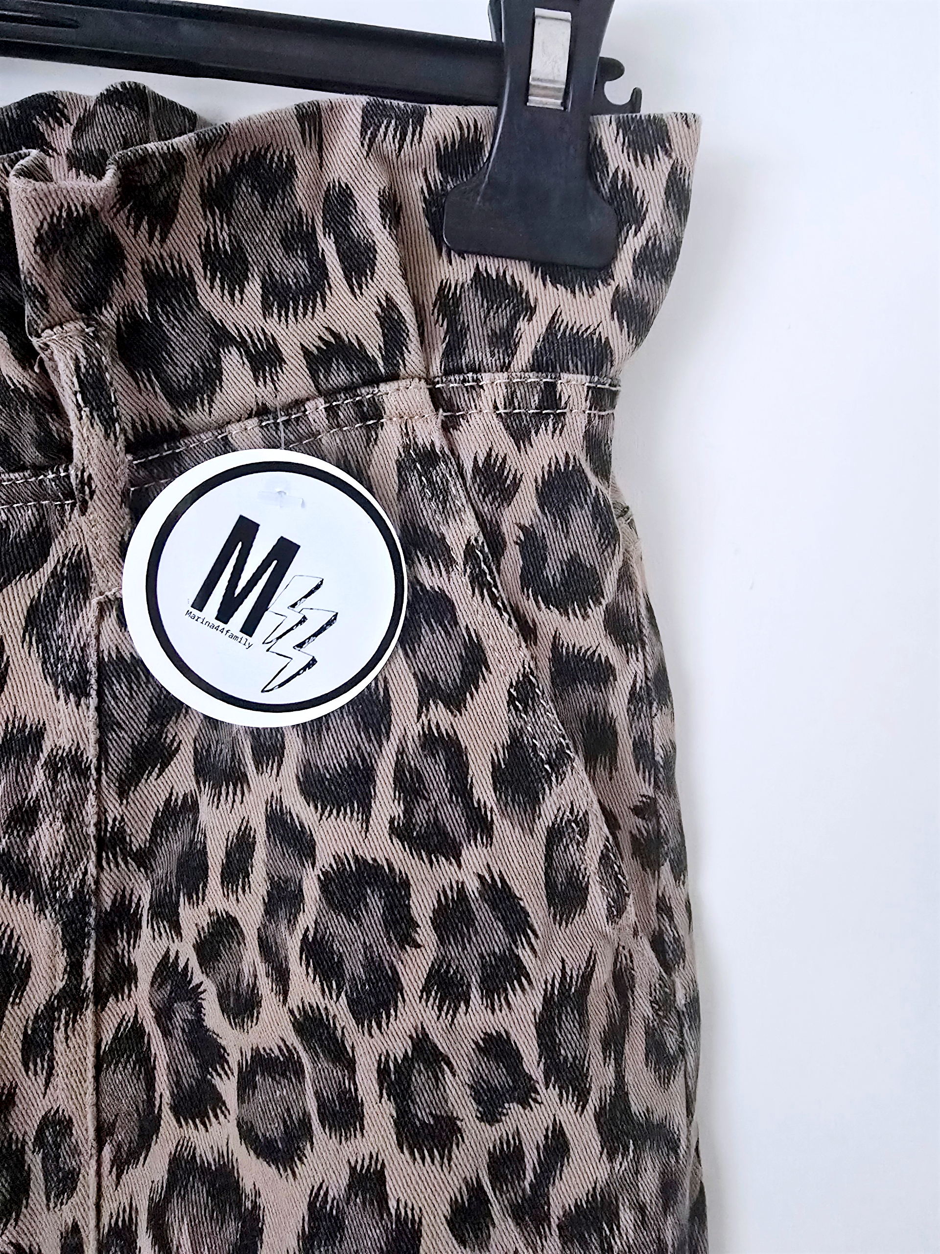 Pantalon carotte à imprimé léopard