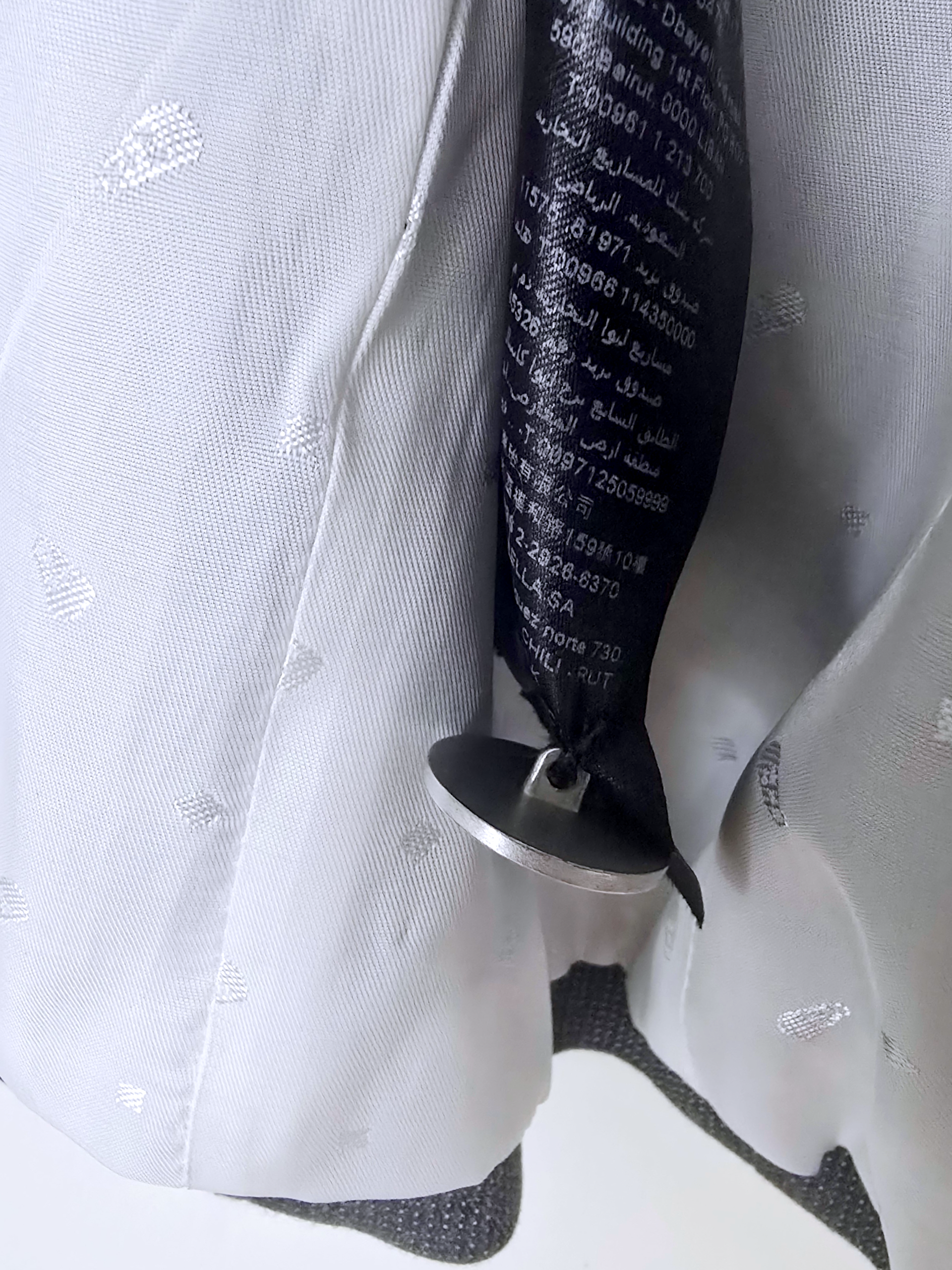 Veste noire et grise à capuche