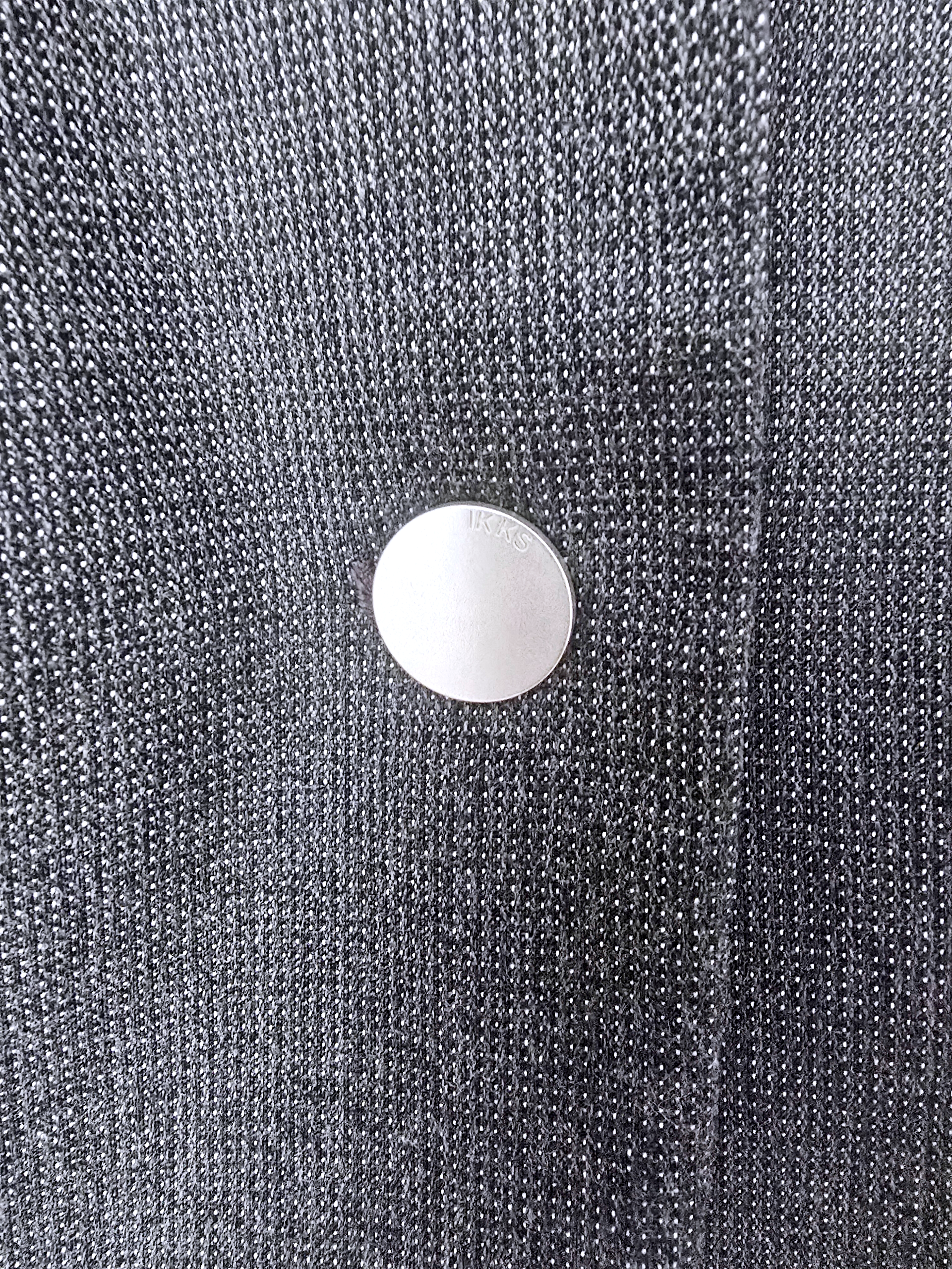 Veste noire et grise à capuche