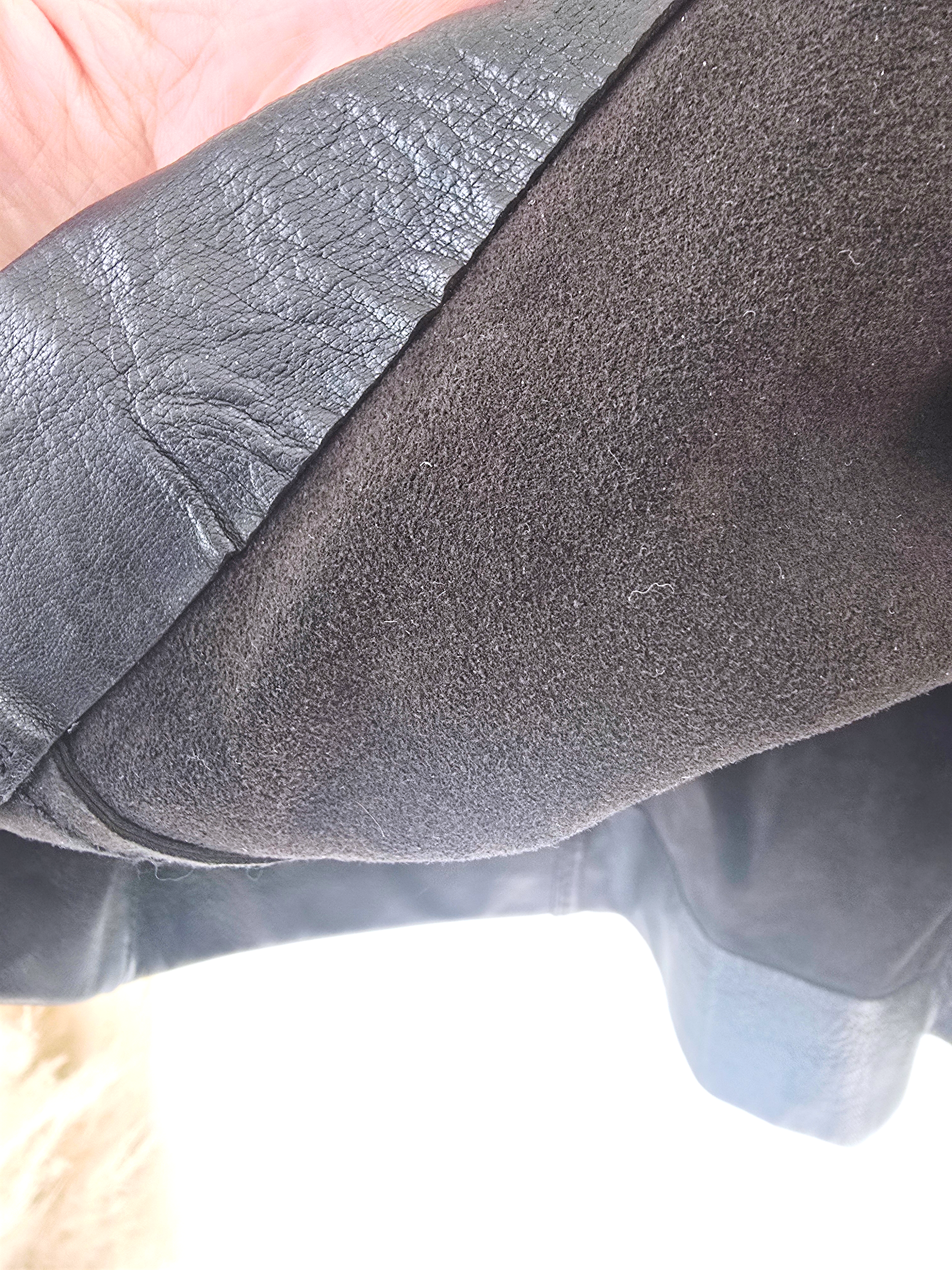 Jupe noire 100% cuir agneau.