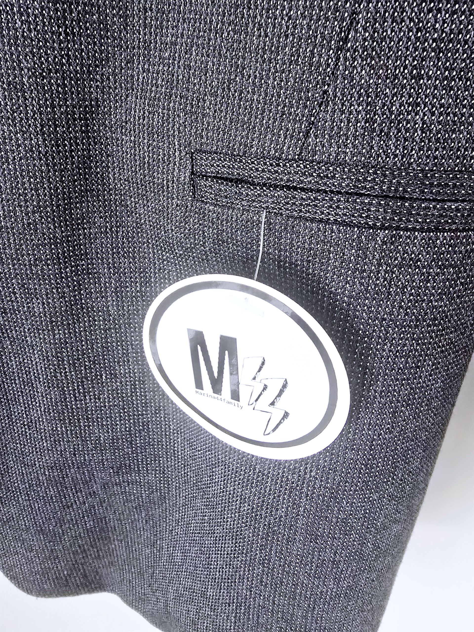 Veste noire et grise à capuche