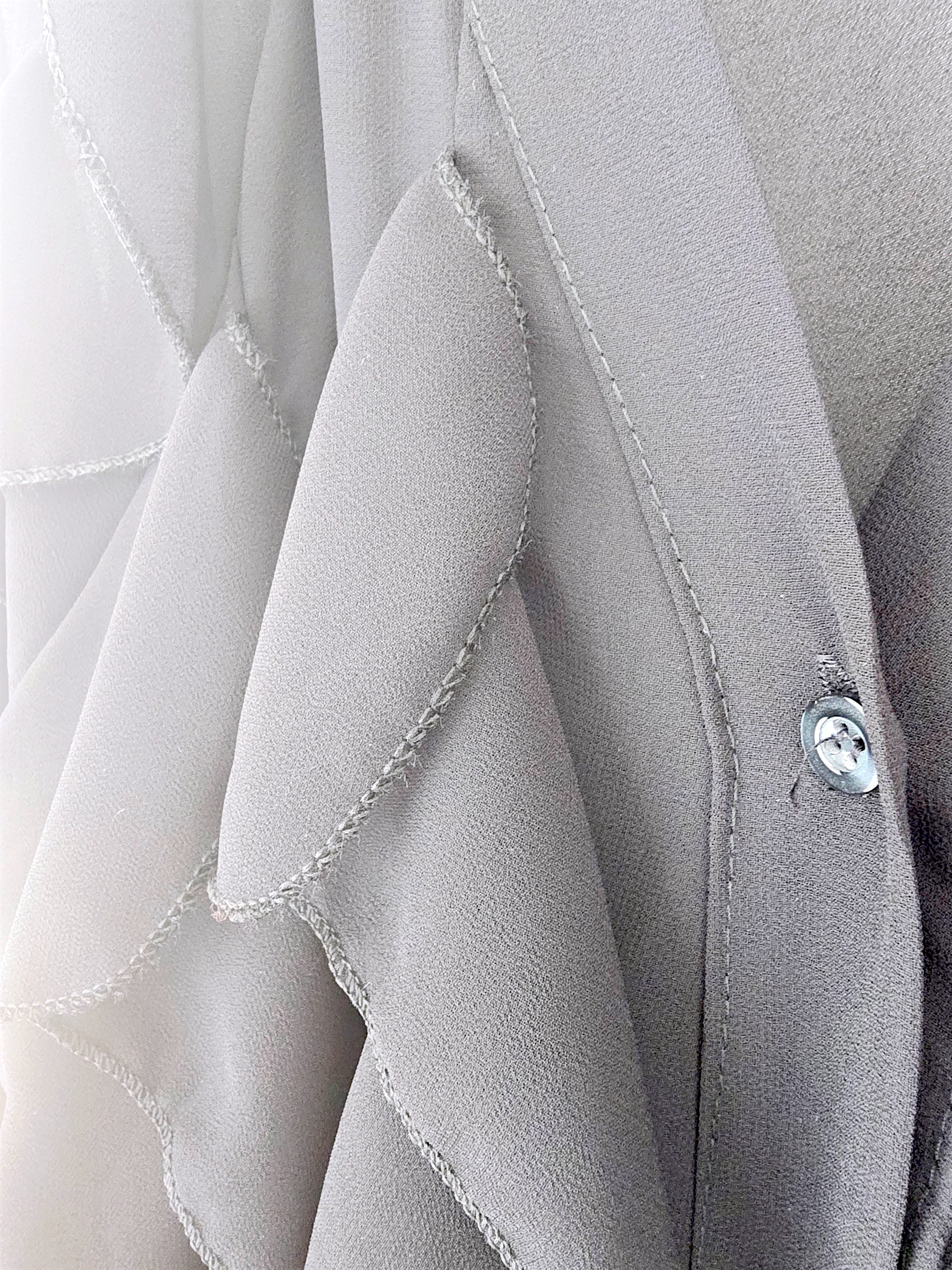 Chemise noire à volants