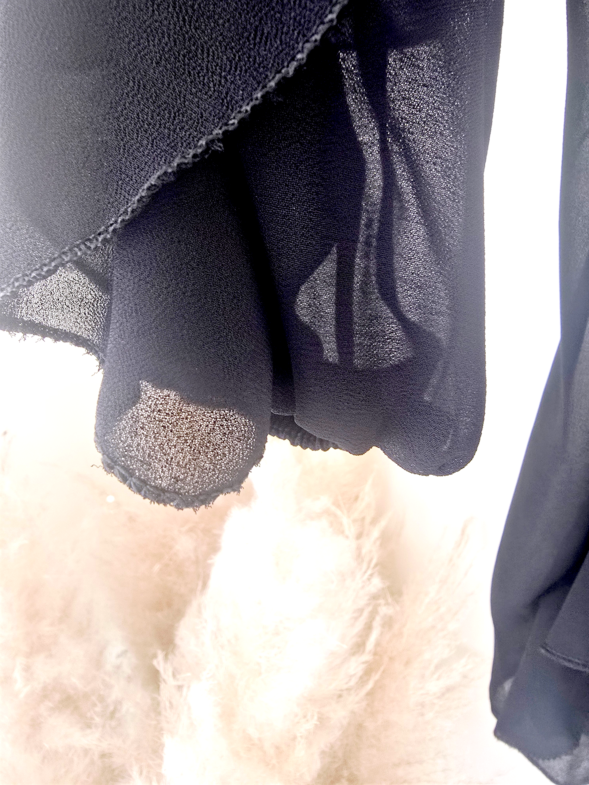 Chemise noire à volants