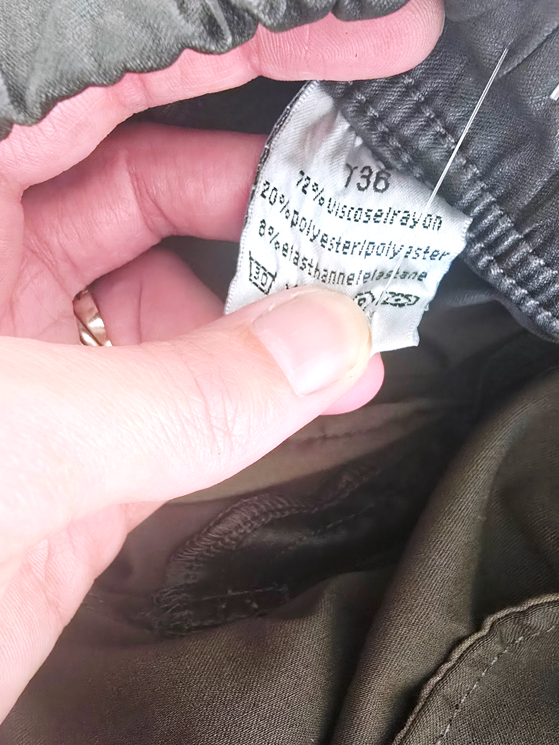 Pantalon slim huilé kaki