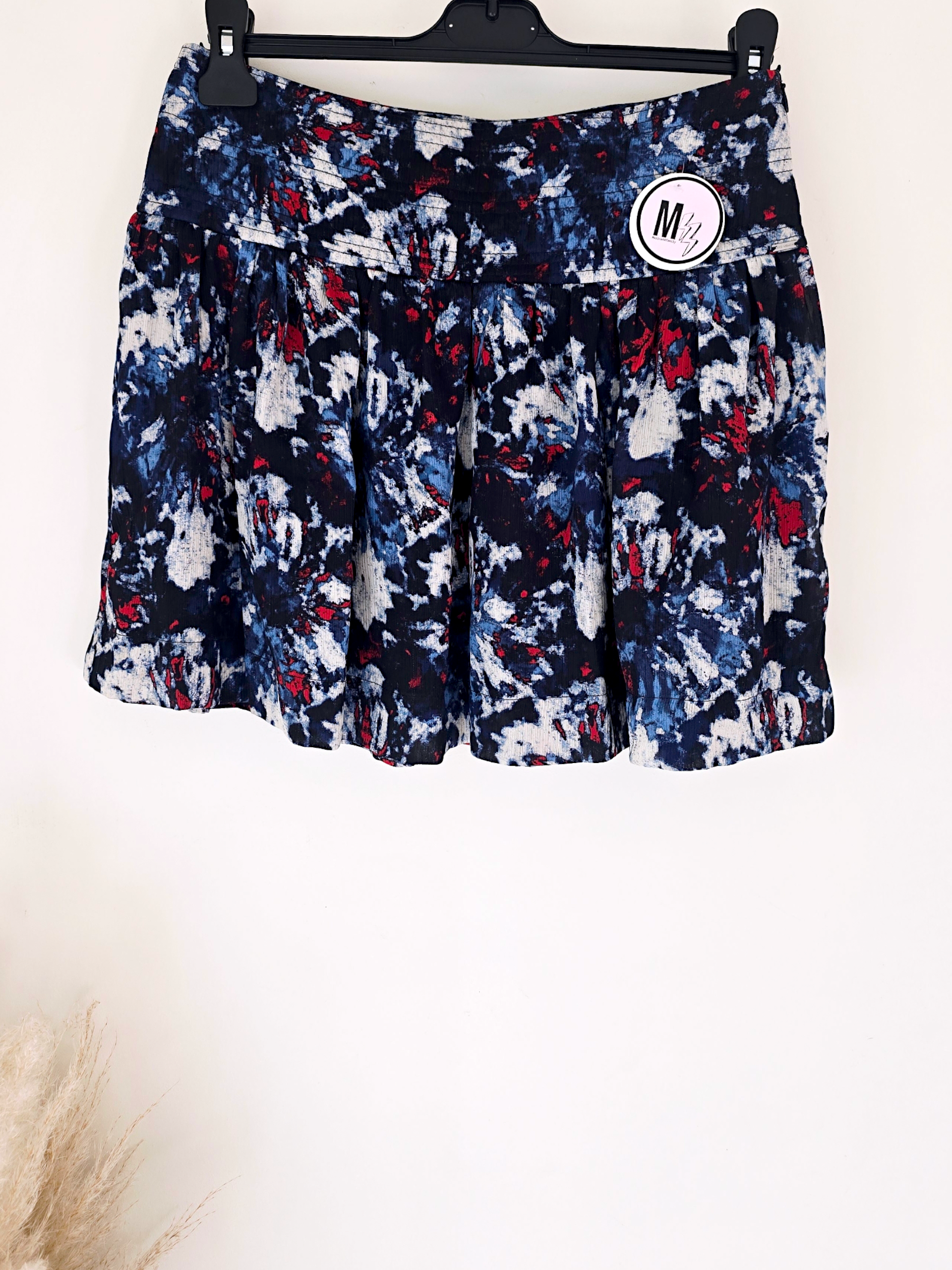 Jupe courte à imprimé camouflage